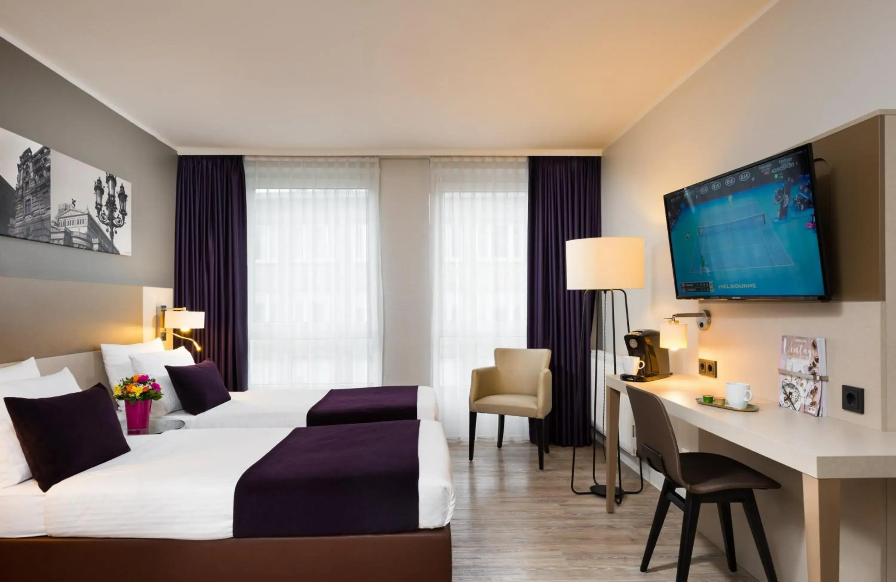 Comfort Double or Twin Room in Leonardo Hotel Frankfurt City Center Comfort Double or Twin Room in Leonardo Hotel Frankfurt City Center