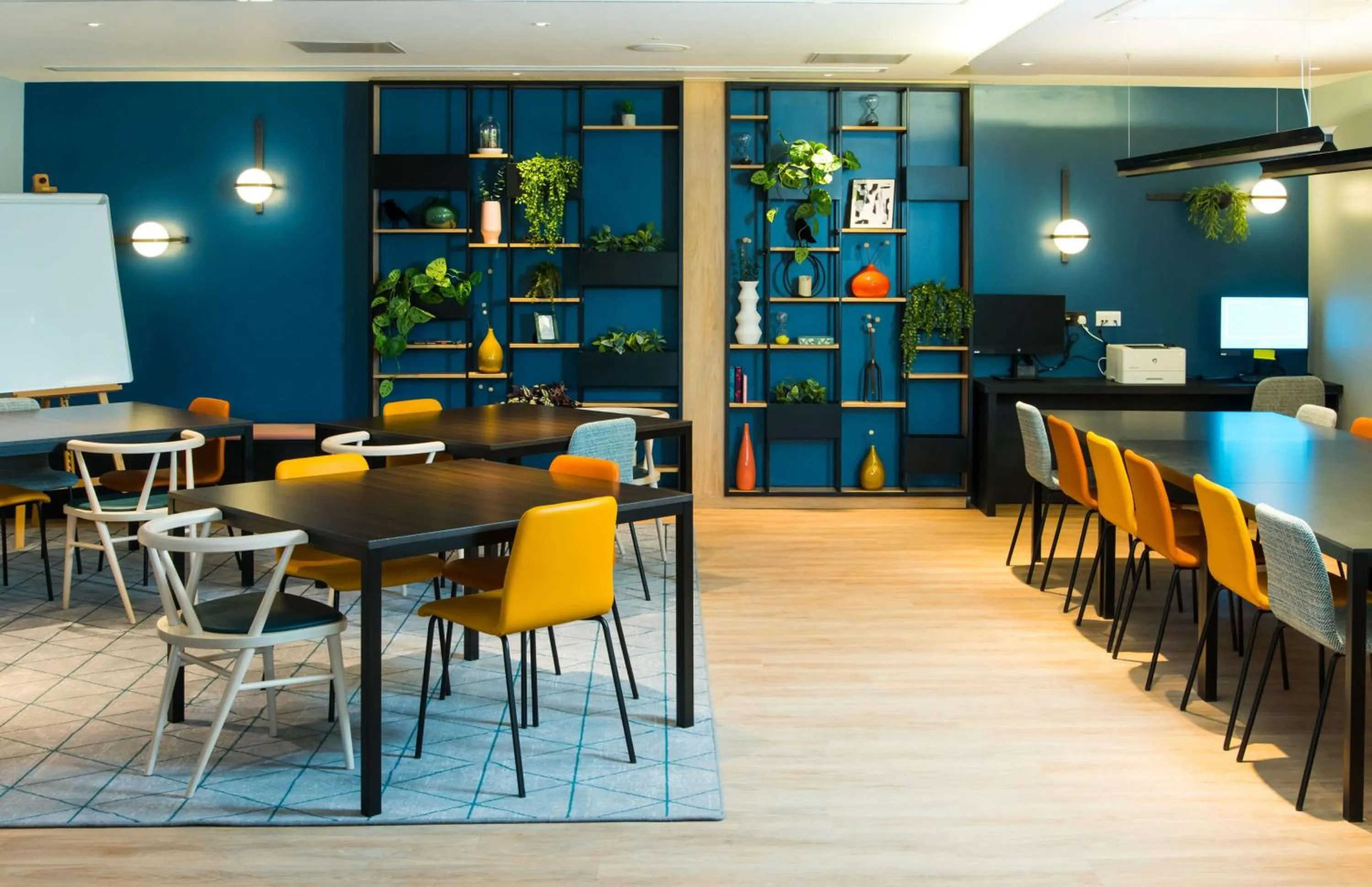 Meeting/conference room in Hampton by Hilton London Park Royal