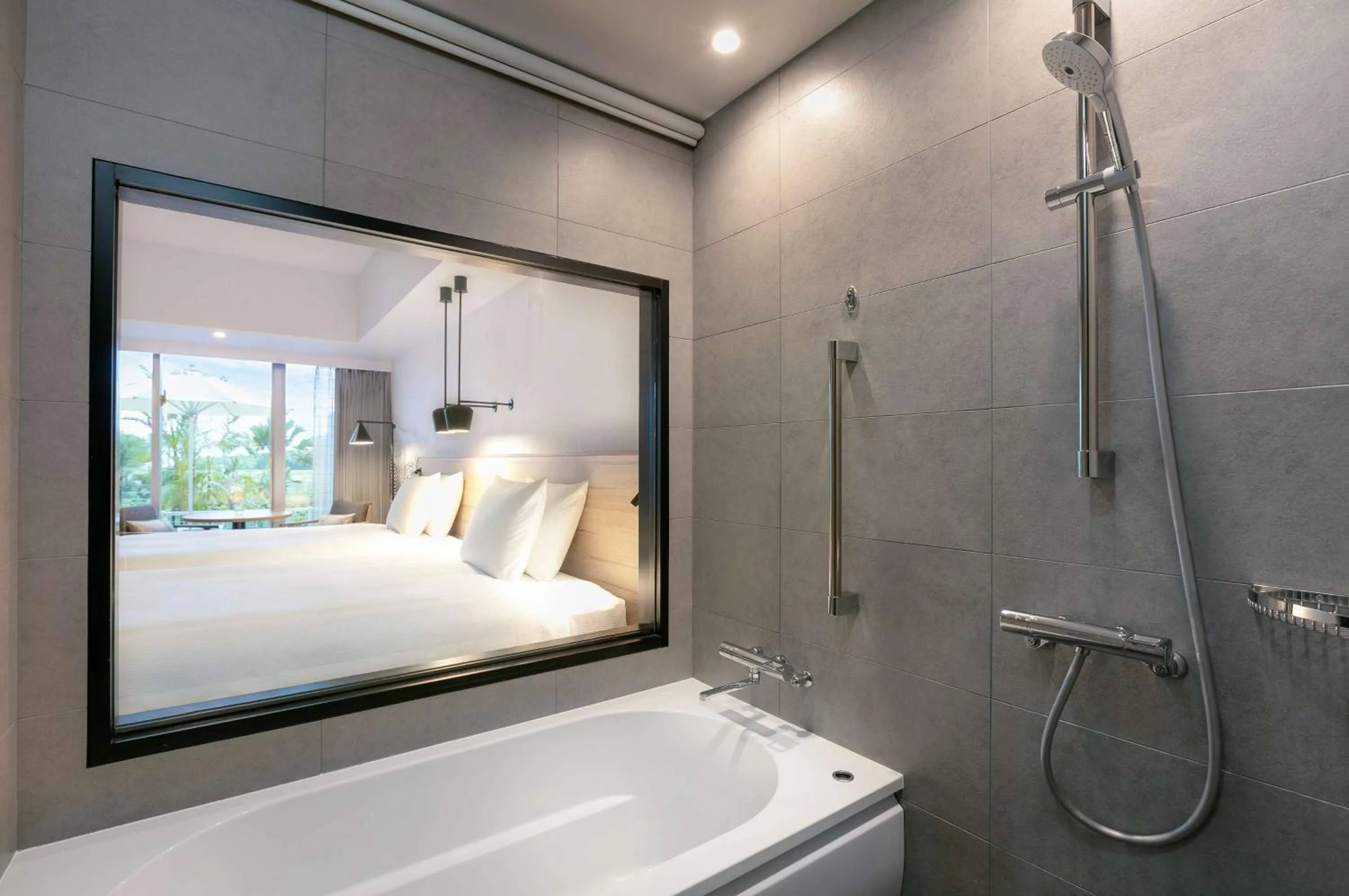 Bathroom, Bed in Hilton Okinawa Sesoko Resort