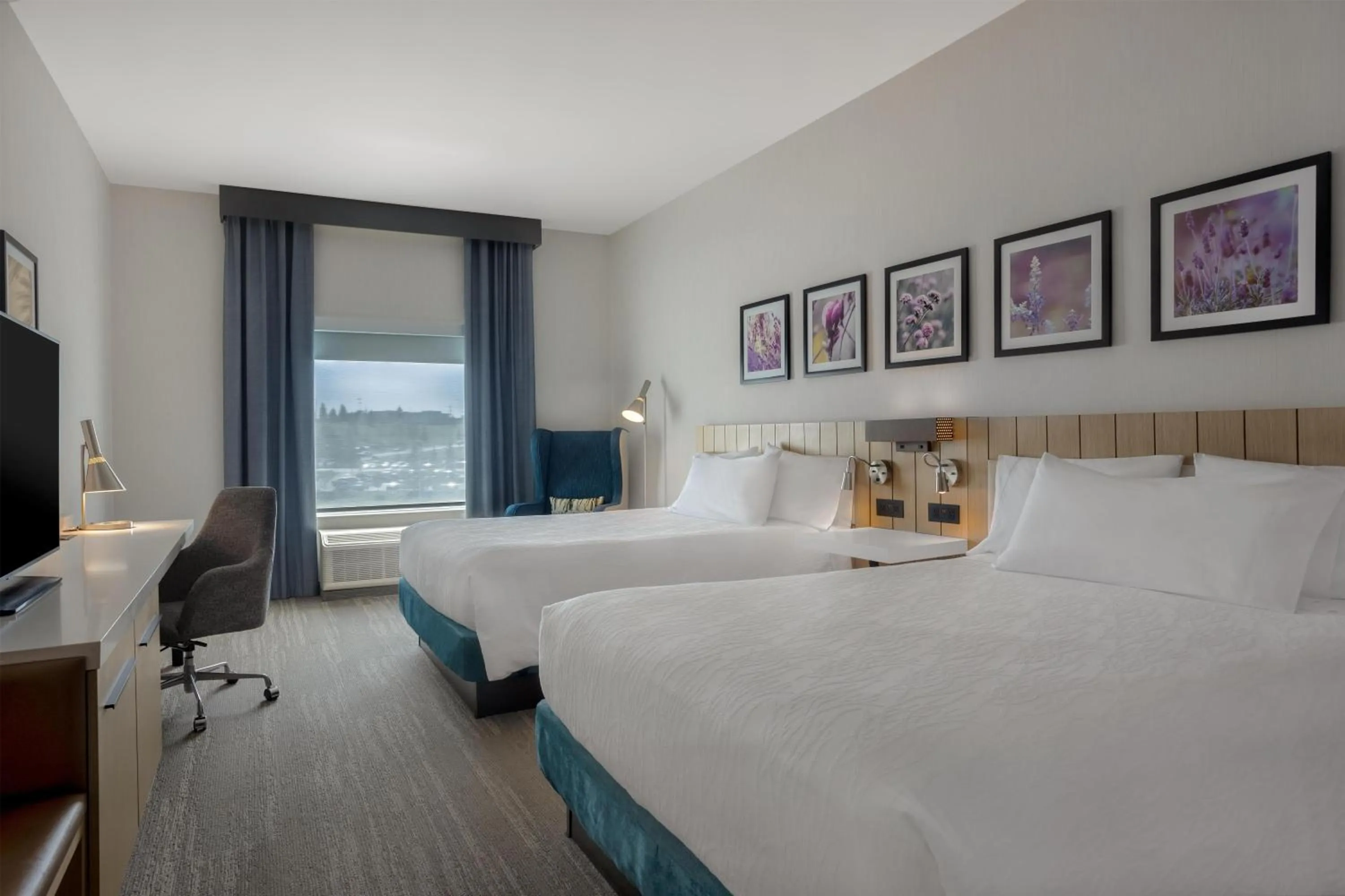 Bed in Hilton Garden Inn Sudbury, Ontario, Canada