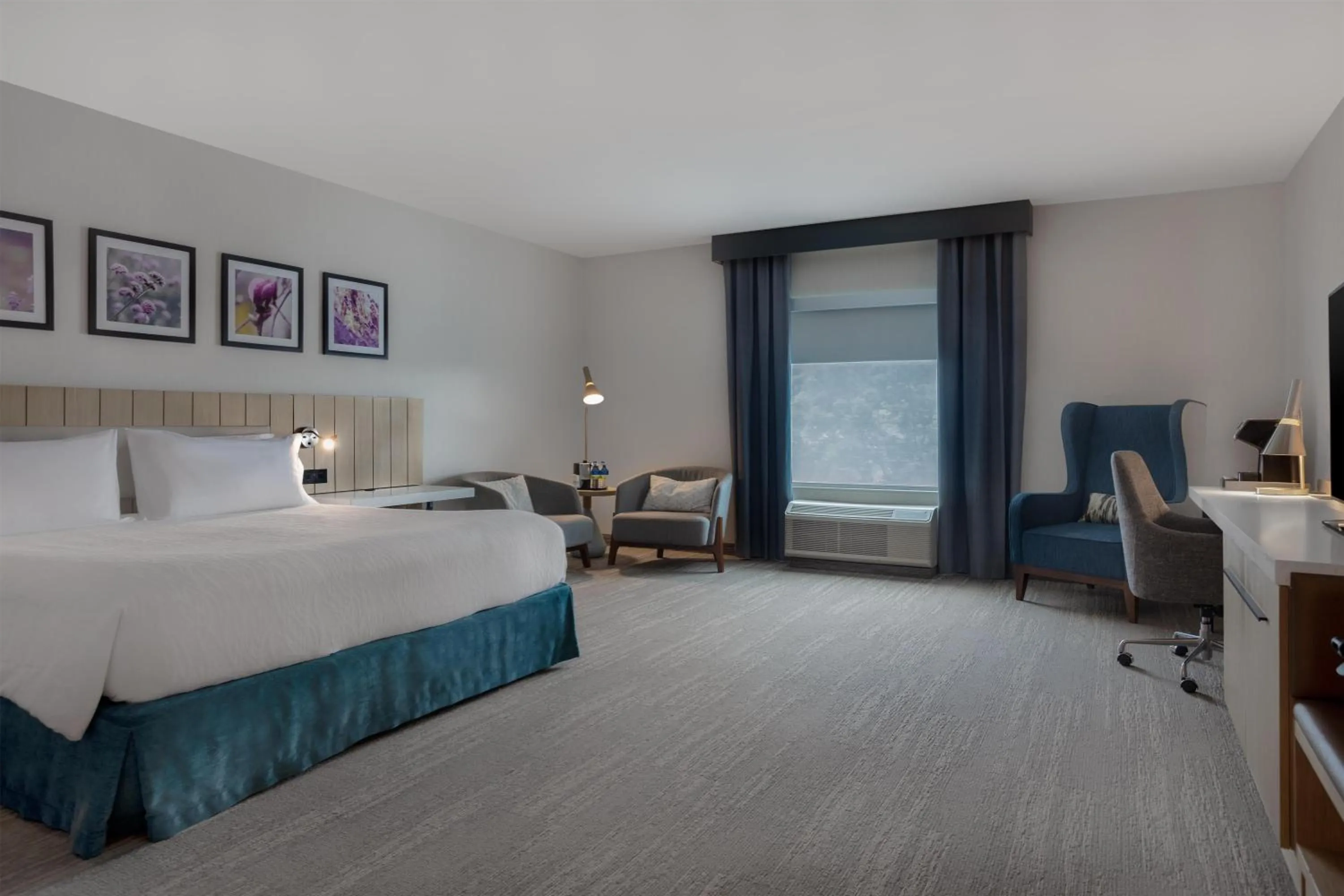 Bed in Hilton Garden Inn Sudbury, Ontario, Canada