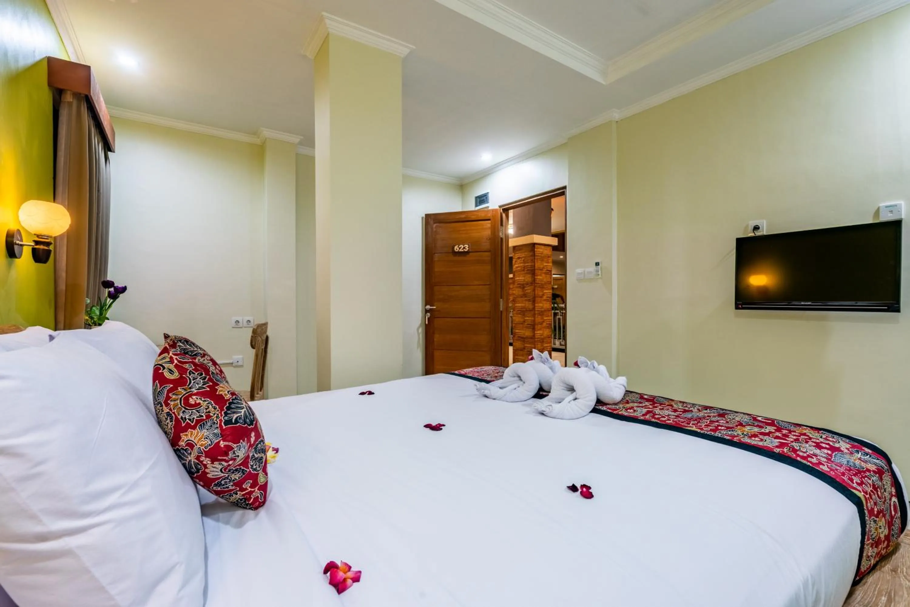 Bed in Mejore Beach Hotel