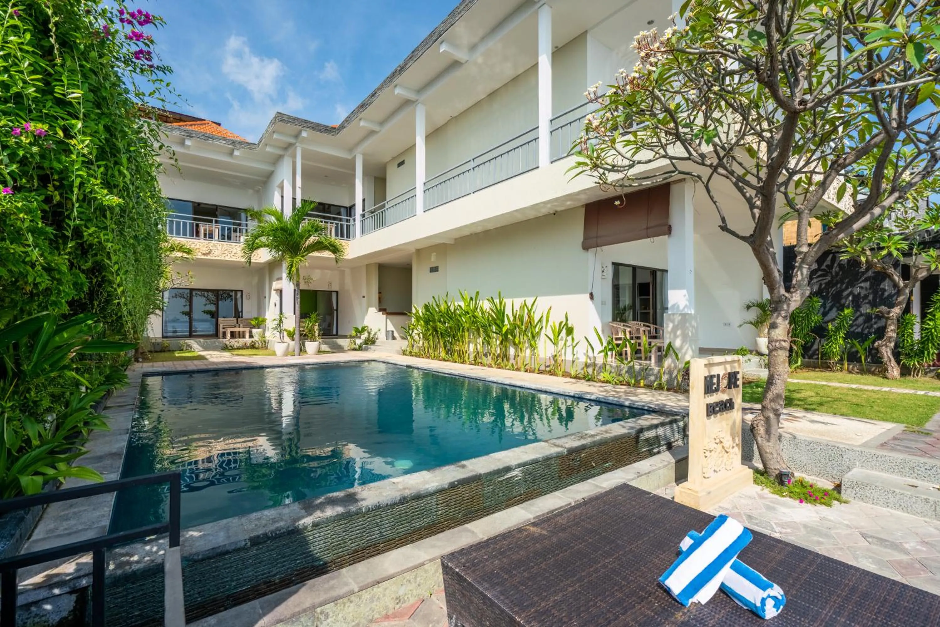Pool view in Mejore Beach Hotel