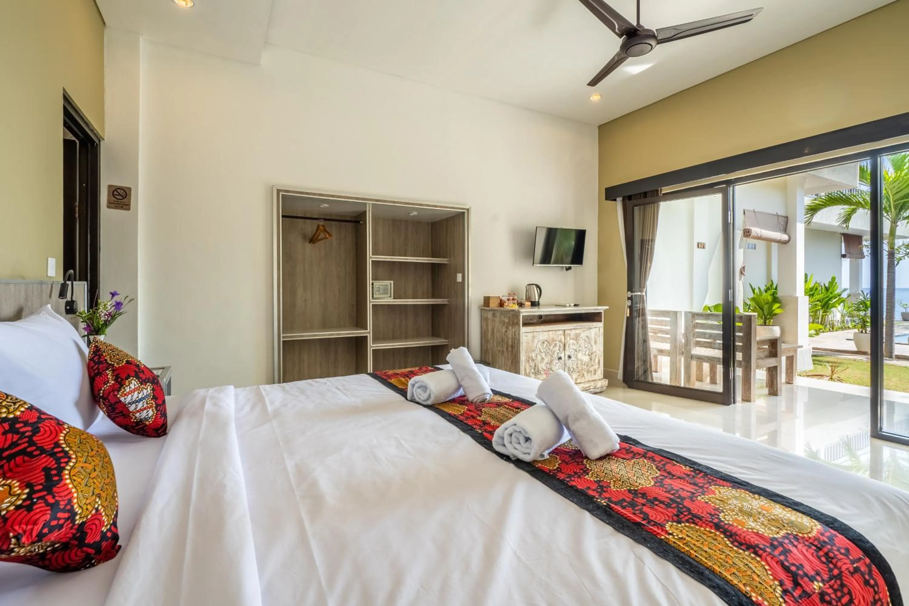 Bed in Mejore Beach Hotel