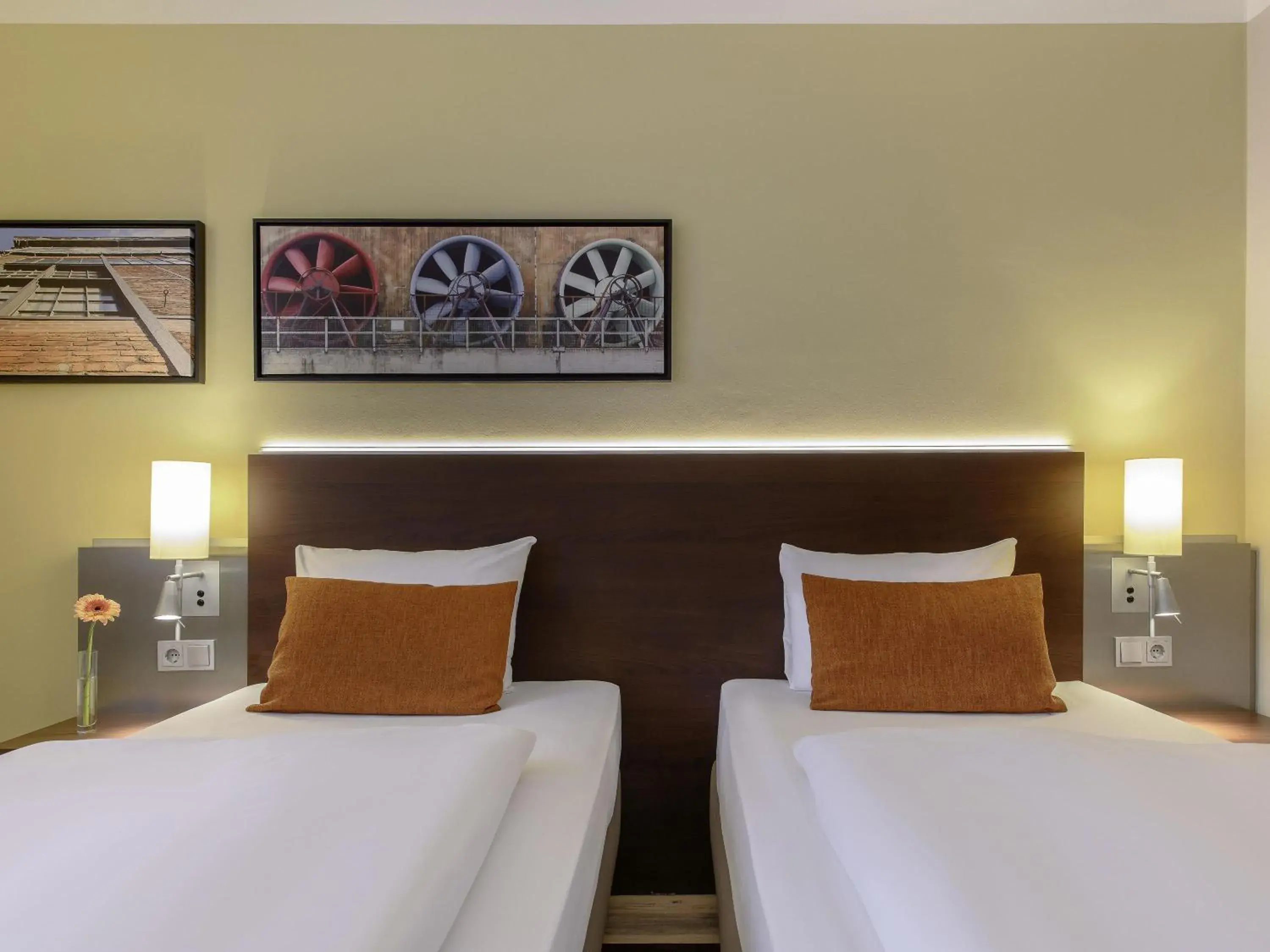 Standard Twin Room in Mercure Hotel Duisburg City Standard Twin Room in Mercure Hotel Duisburg City