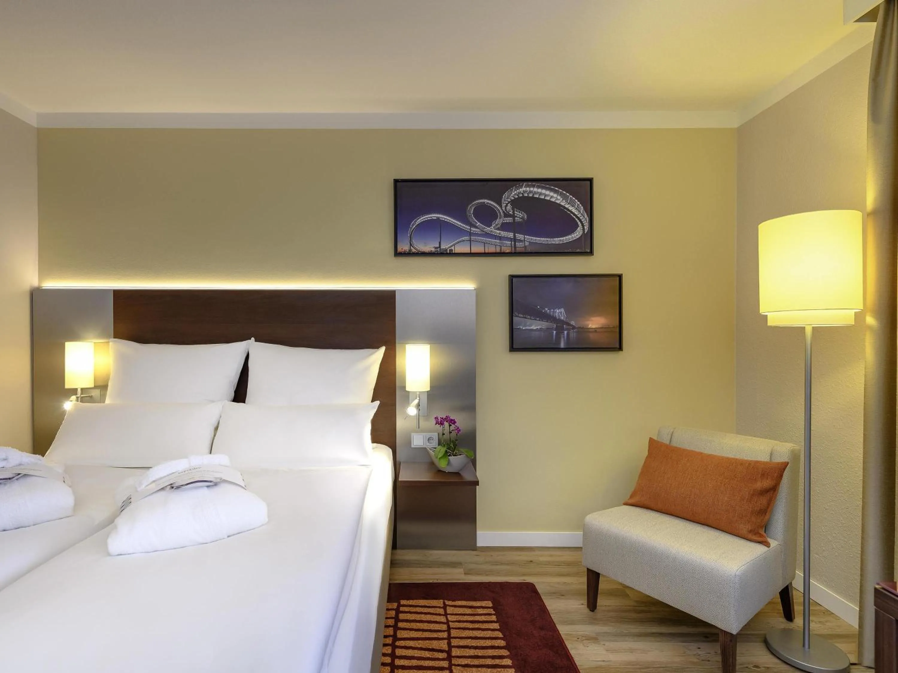 Bedroom, Bed in Mercure Hotel Duisburg City