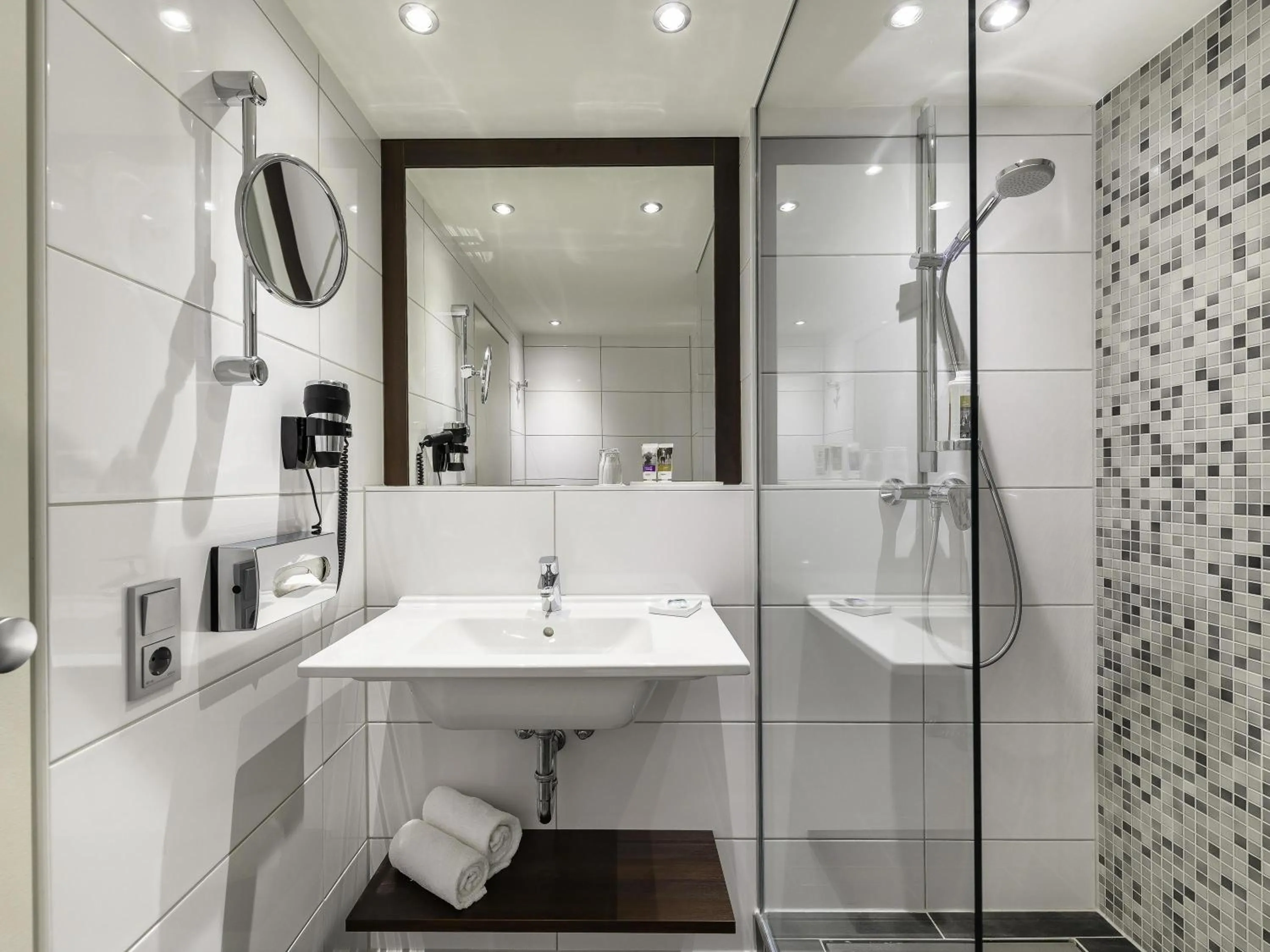 Bedroom in Mercure Hotel Duisburg City