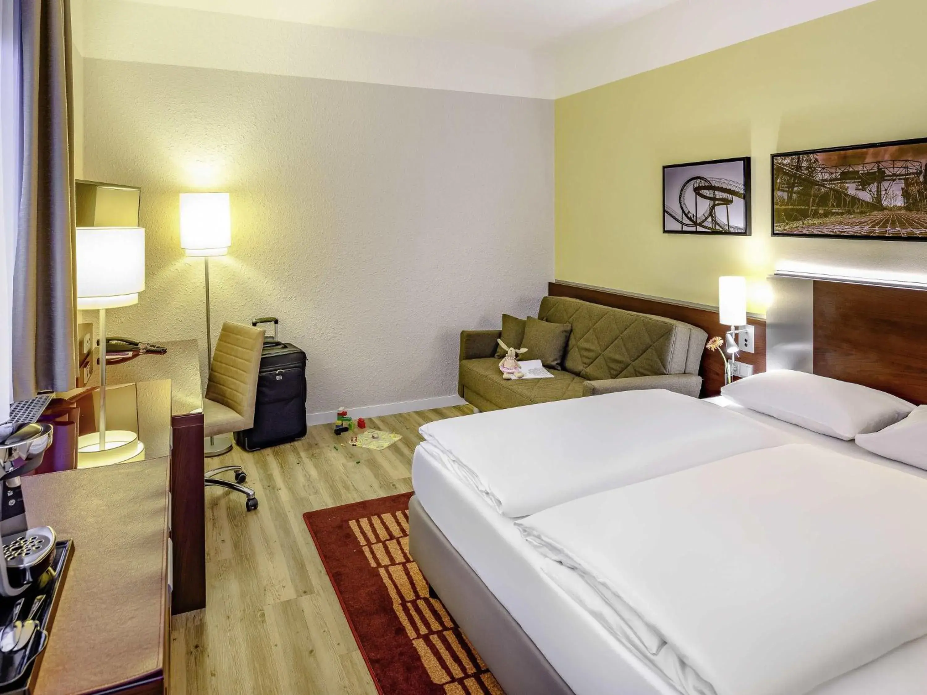 Standard Double Room in Mercure Hotel Duisburg City Standard Double Room in Mercure Hotel Duisburg City