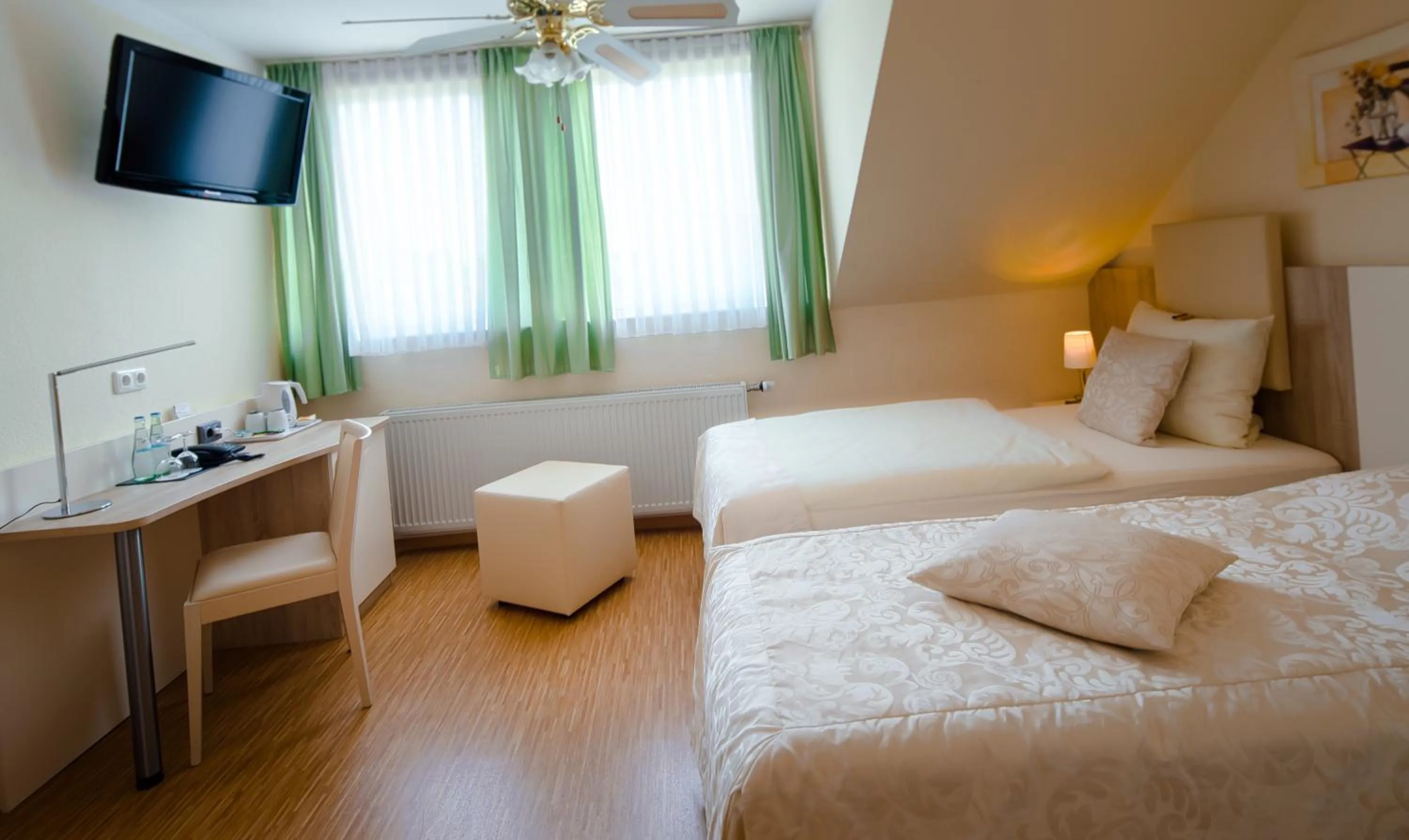 Other, Bed in Hotel Carlton Mayfair