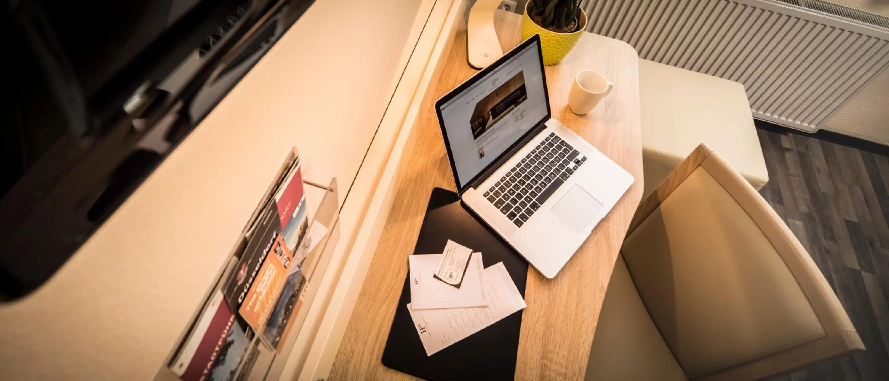 TV and multimedia in Hotel Carlton Mayfair