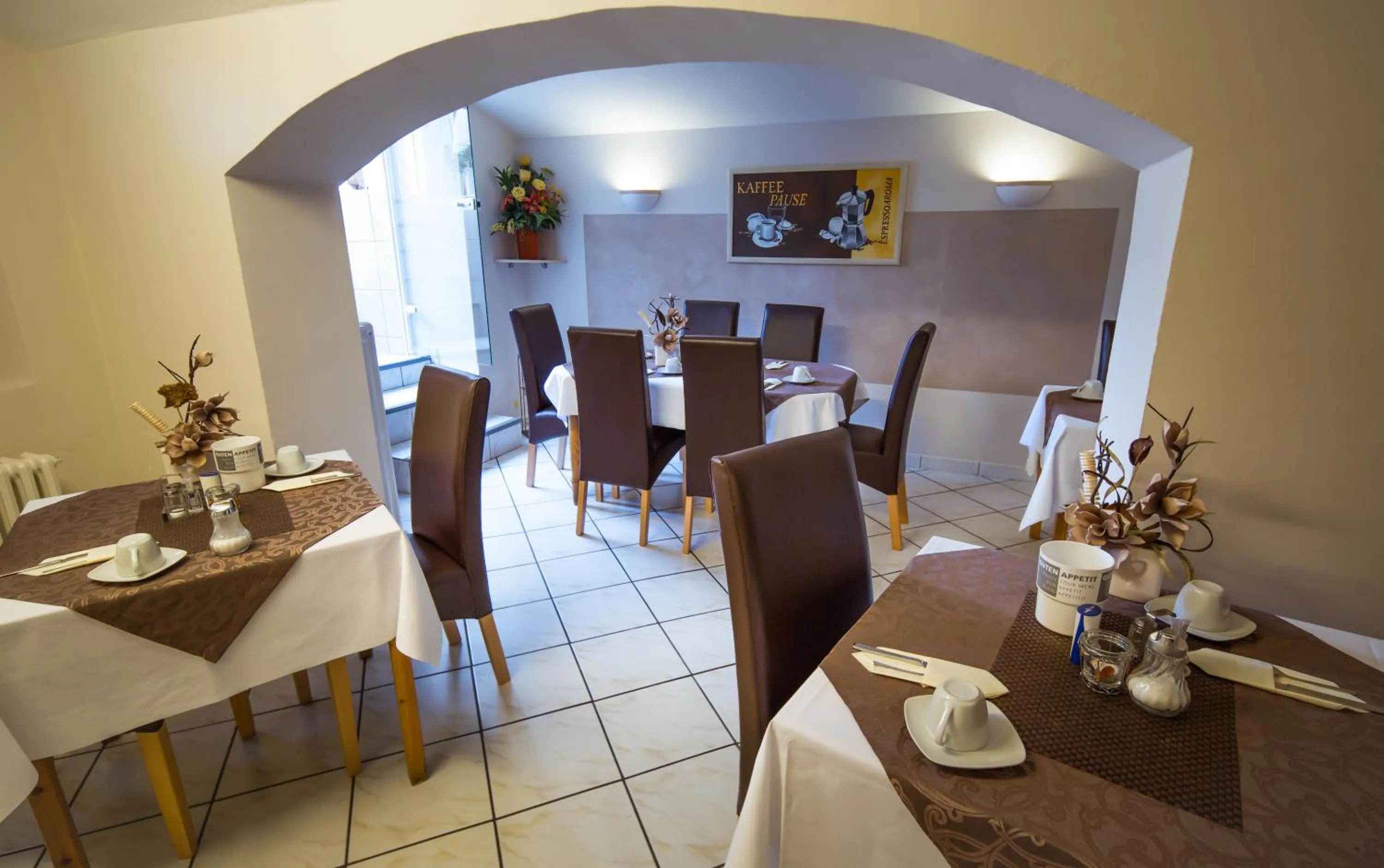 Restaurant/places to eat in Hotel Carlton Mayfair