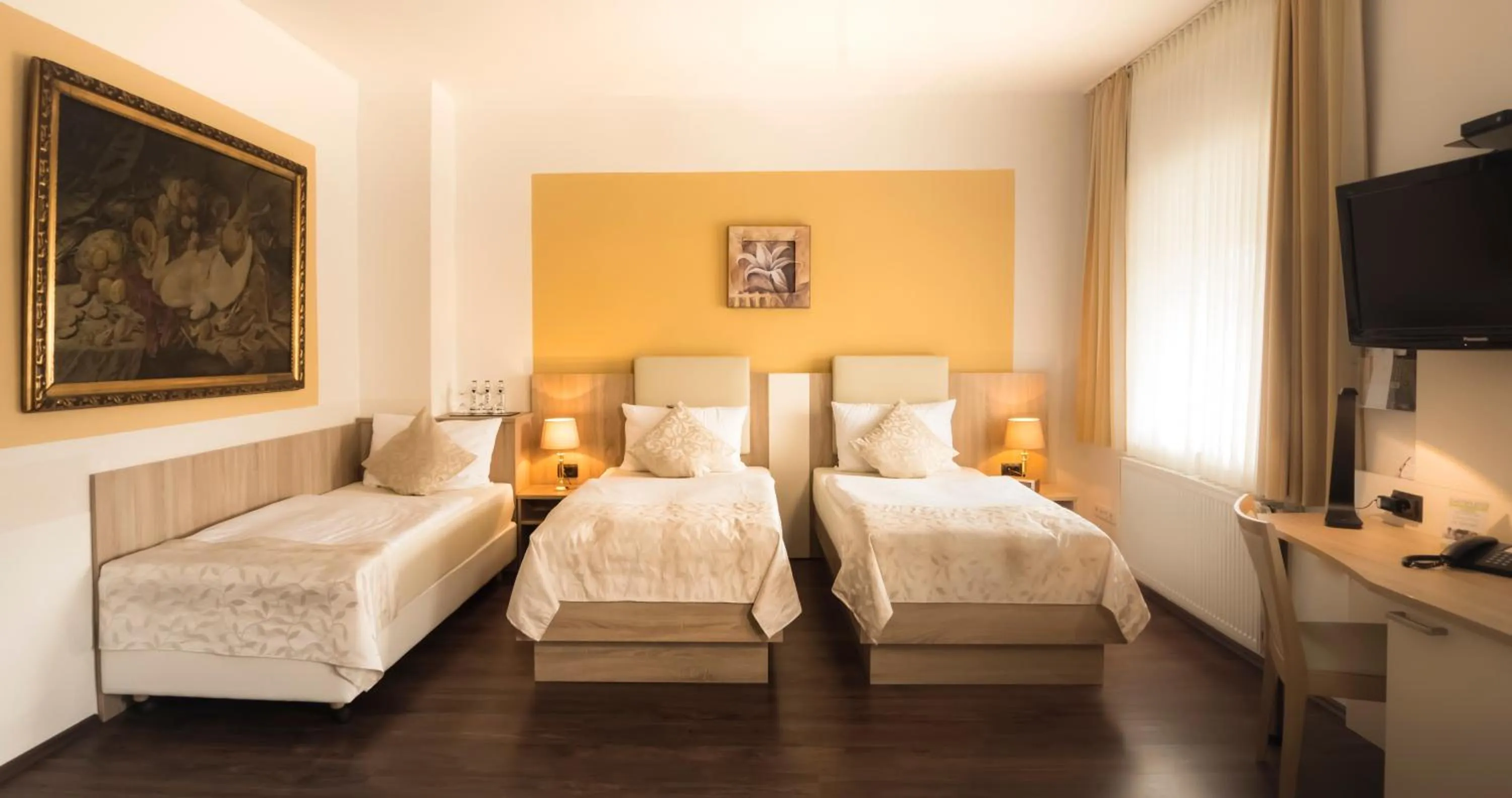 Bed in Hotel Carlton Mayfair