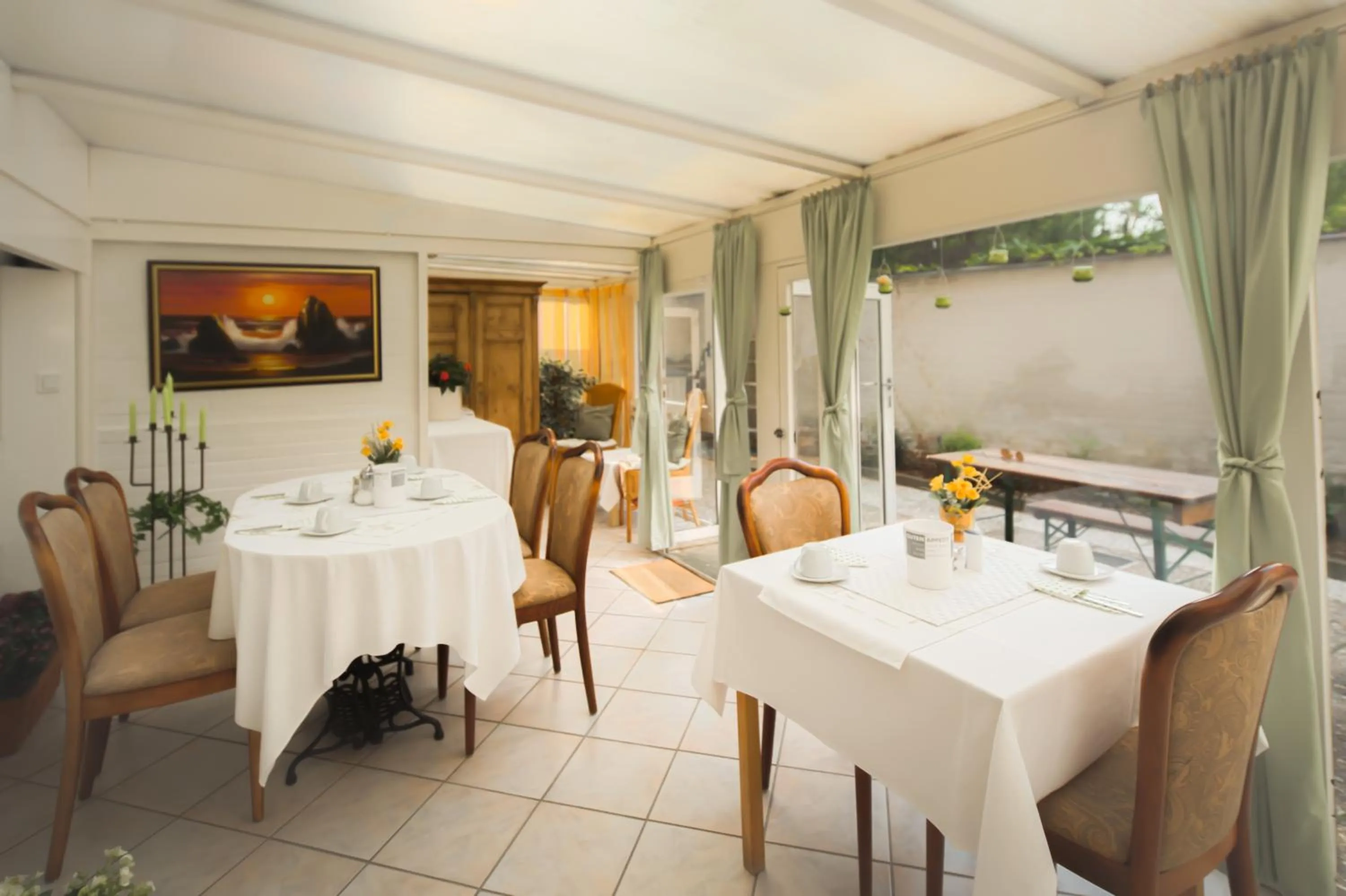 Patio in Hotel Carlton Mayfair