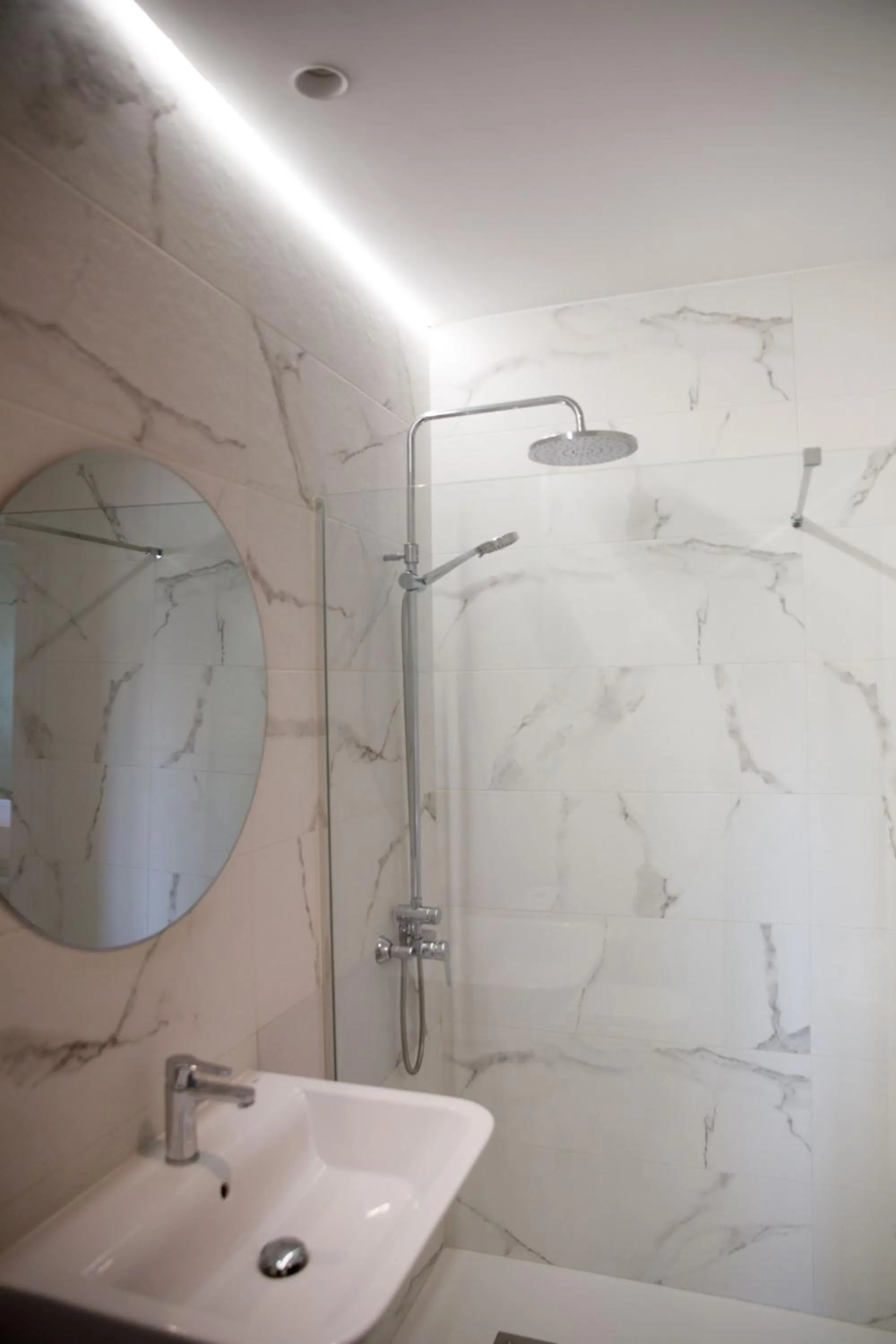 Shower in Hotel El Cruce Chauchina