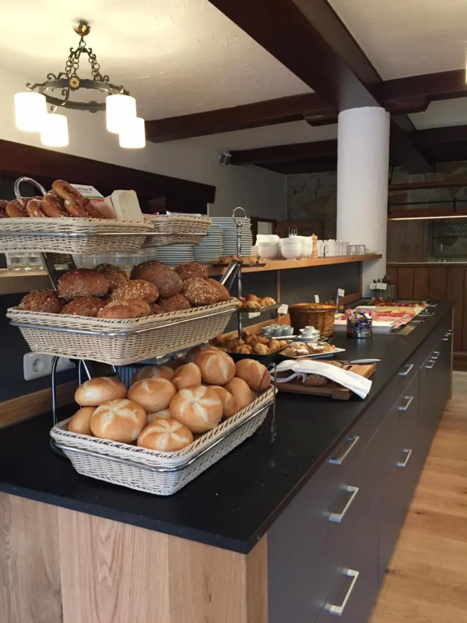 Buffet breakfast in Hotel garni Alpengruss