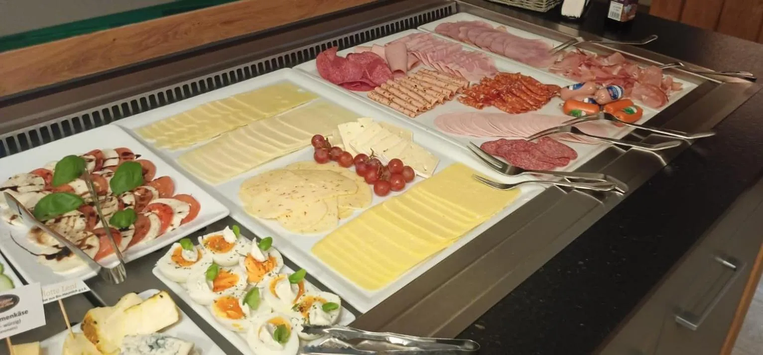 Breakfast in Hotel garni Alpengruss