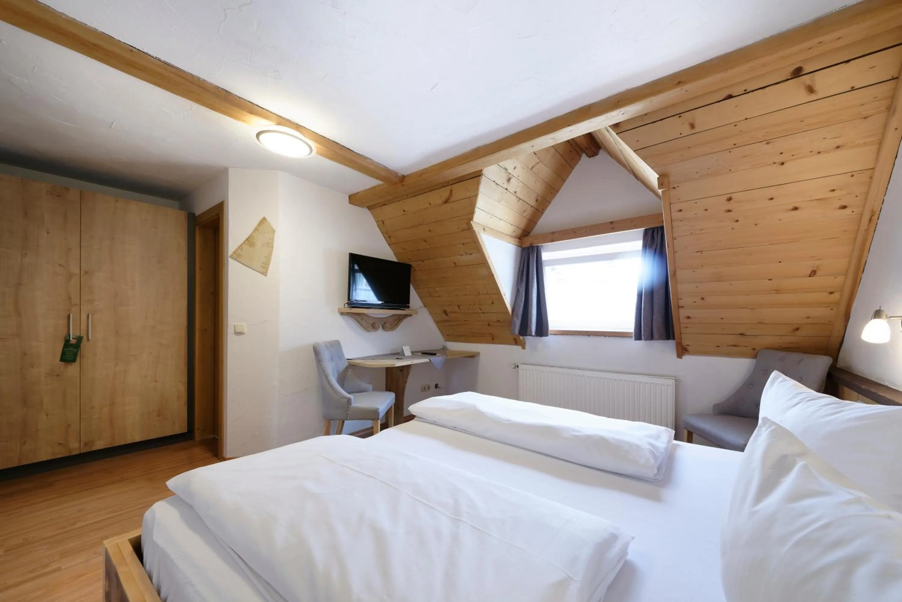 Photo of the whole room, Bed in Hotel garni Alpengruss