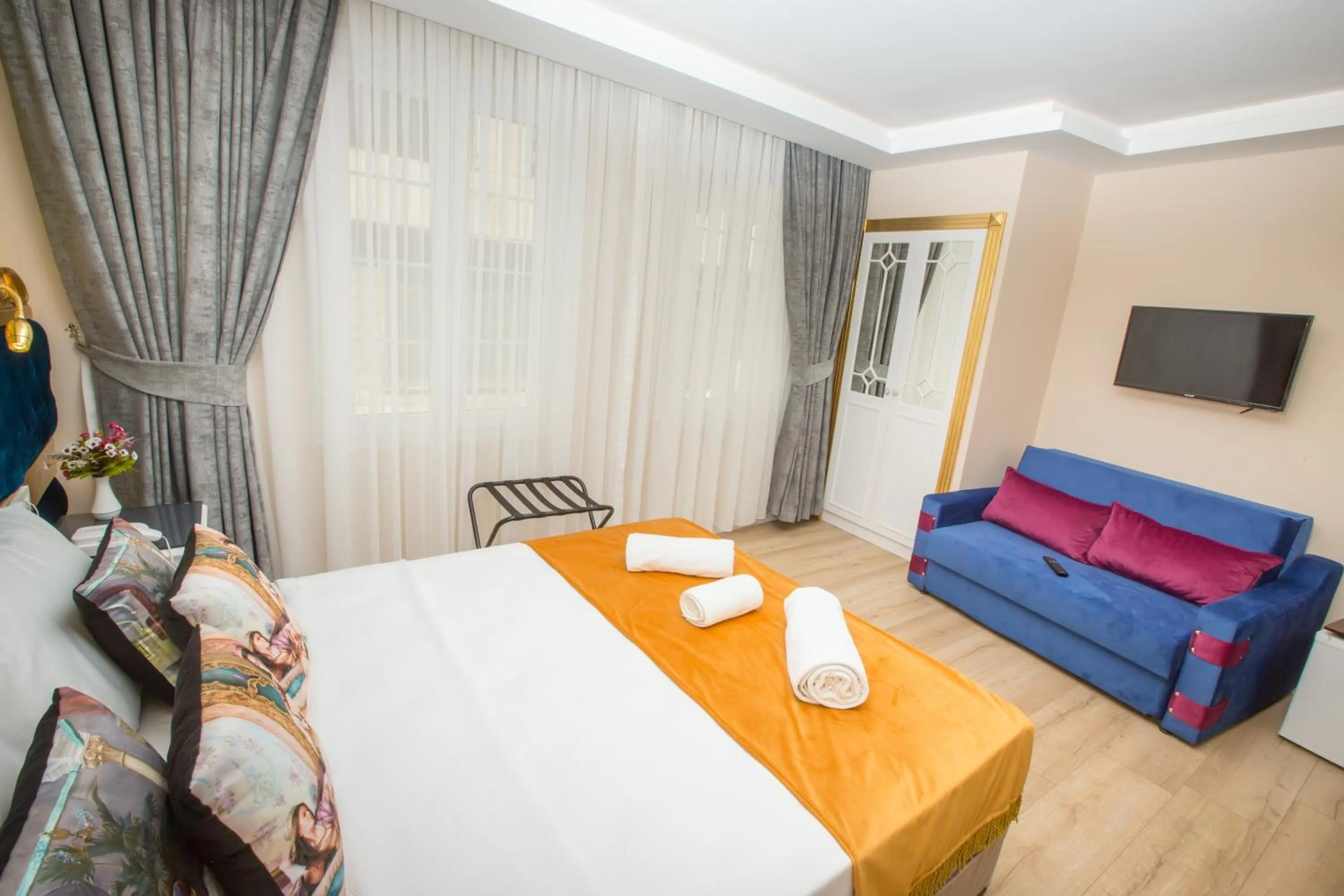 Photo of the whole room, Bed in Atlantis Royal Hotel