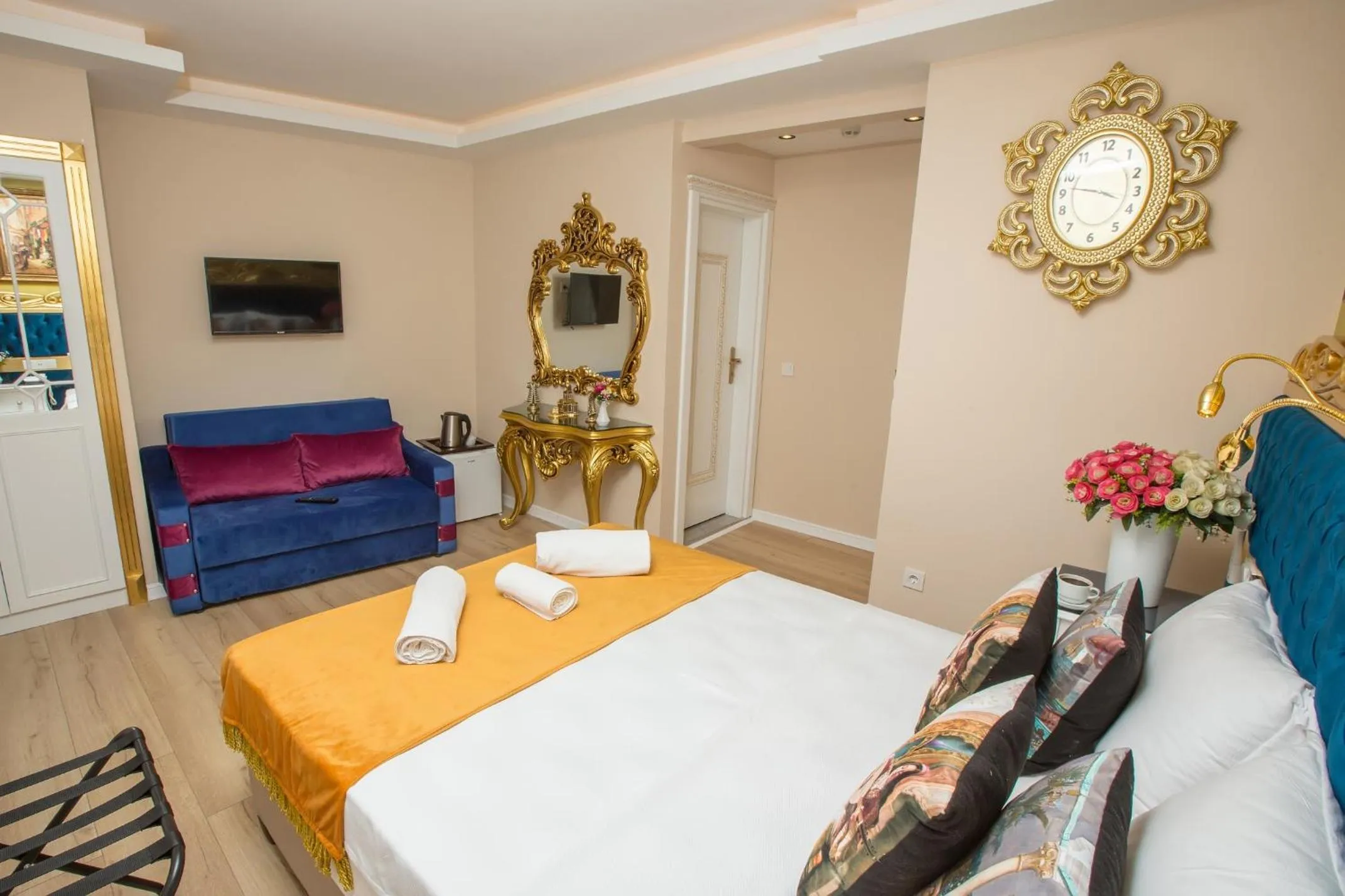 Photo of the whole room, Bed in Atlantis Royal Hotel