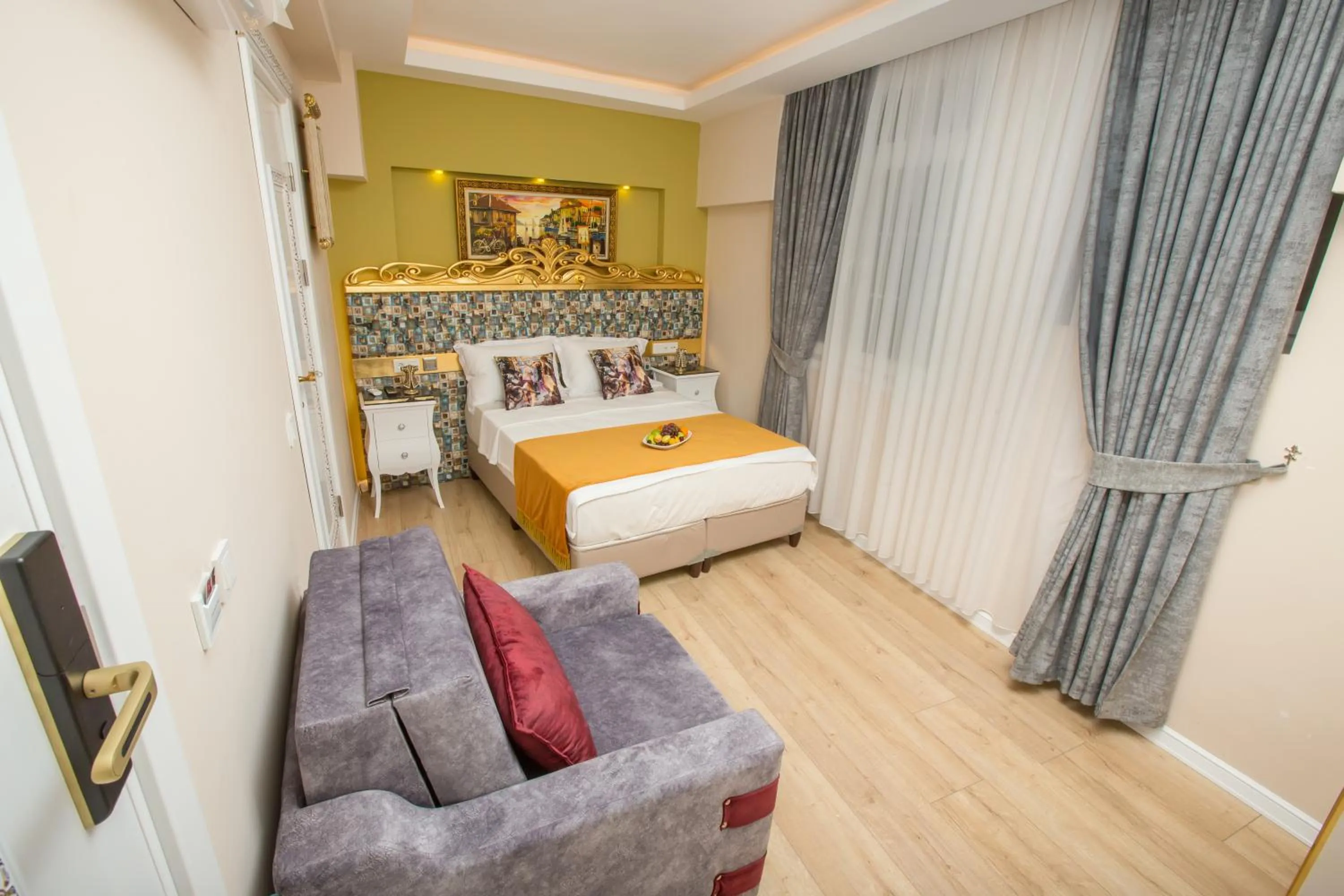 Photo of the whole room, Bed in Atlantis Royal Hotel