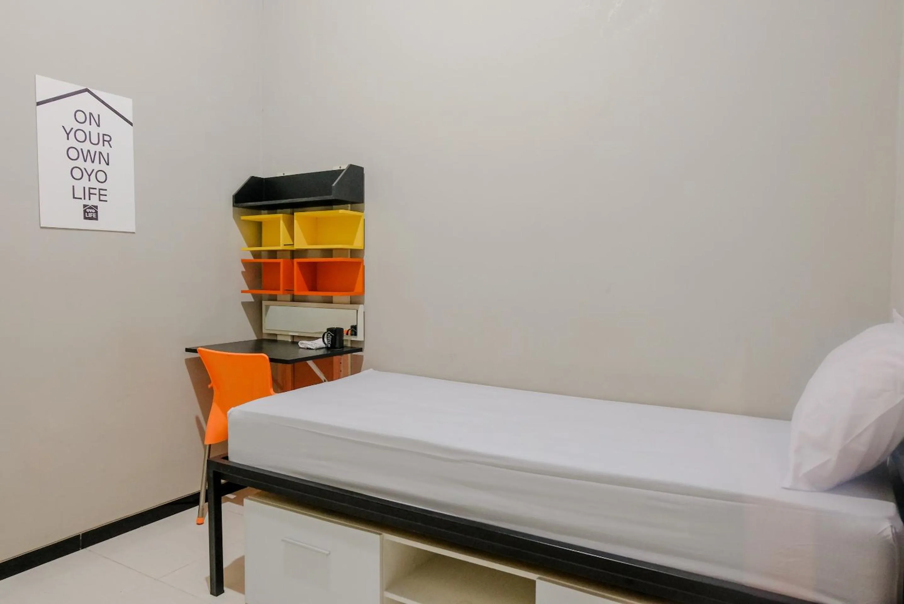 Bedroom, Bed in OYO Life 2399 Gerbera House - Kos Putri