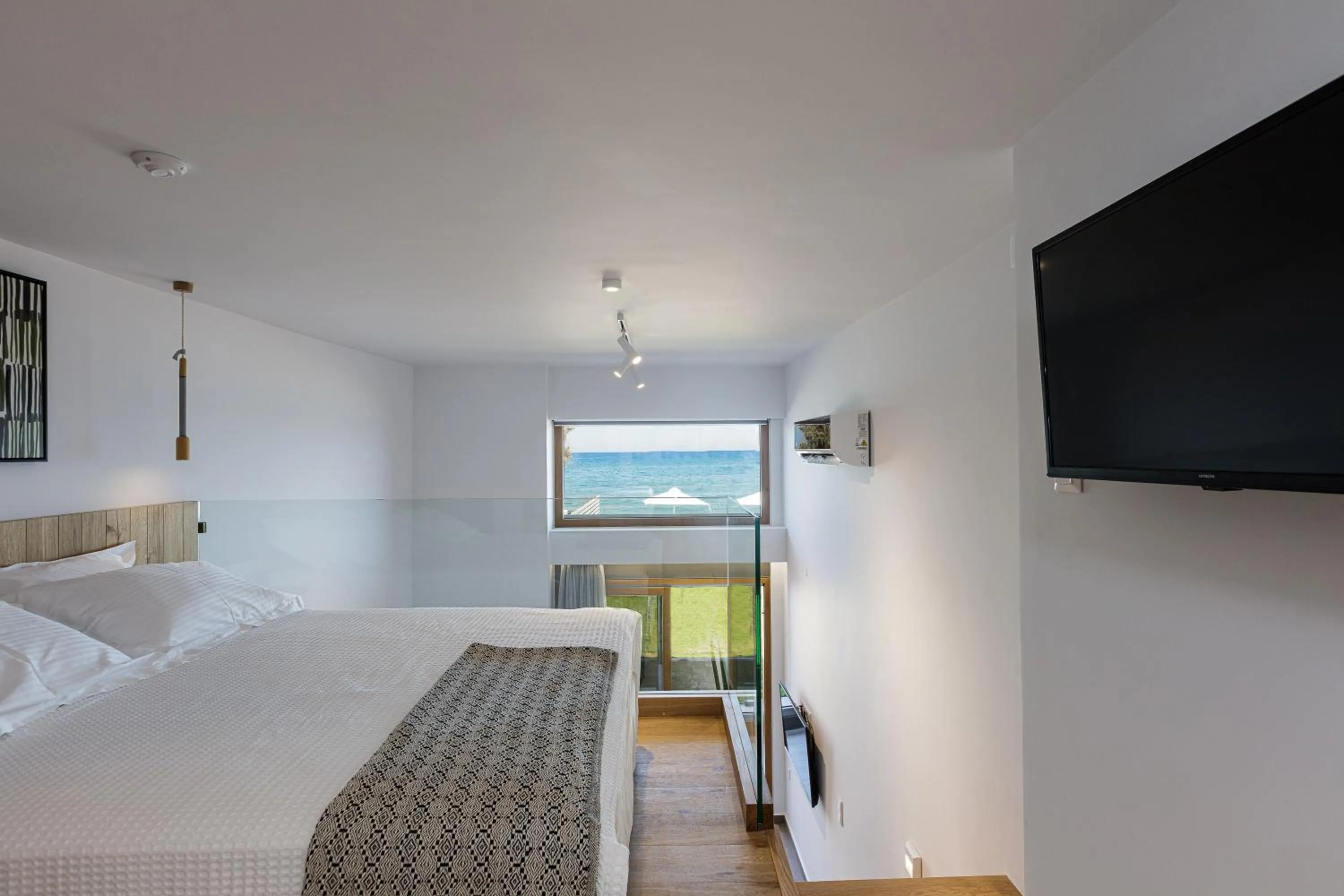 TV and multimedia in North Coast Seaside Suites