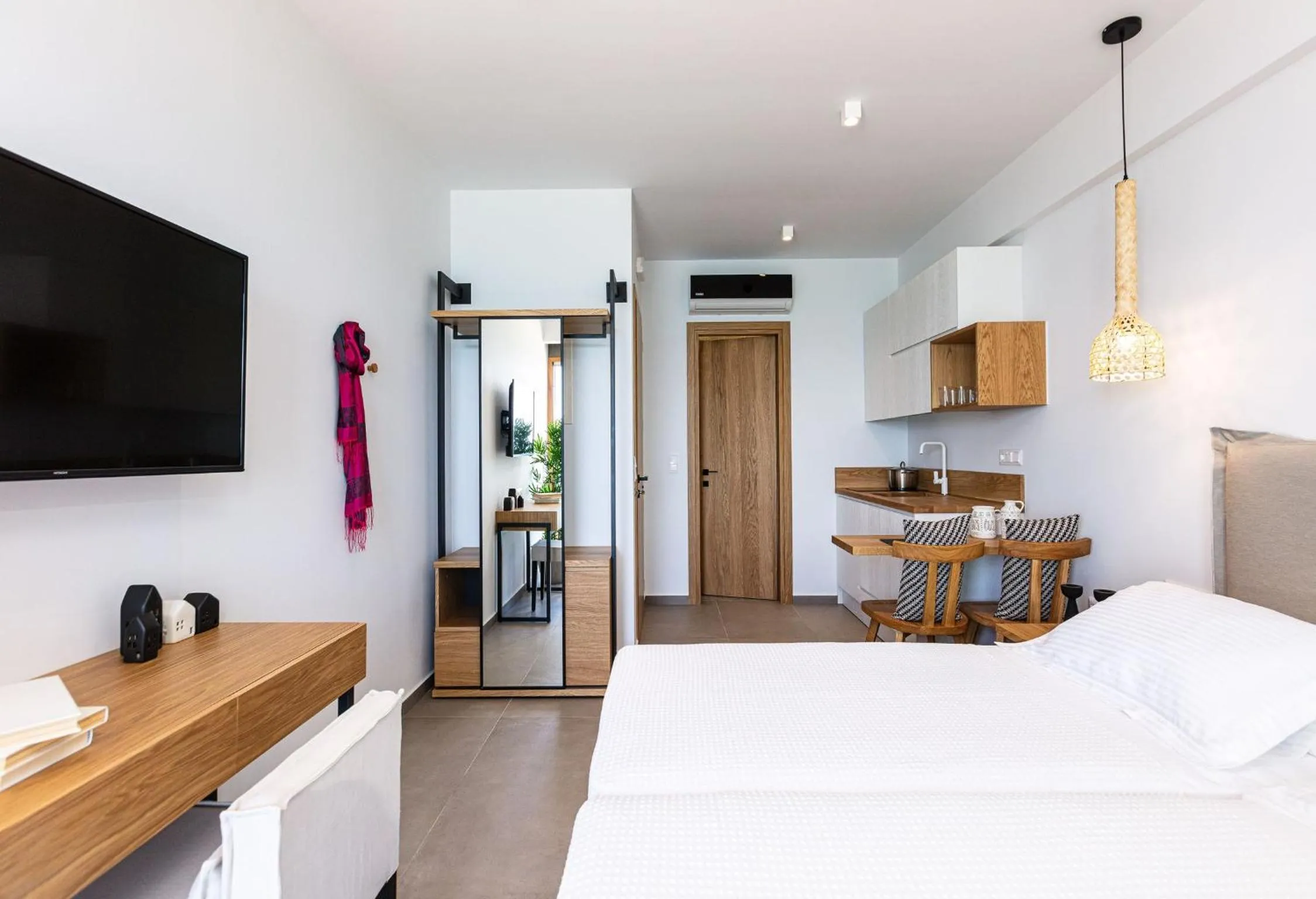 TV and multimedia in North Coast Seaside Suites