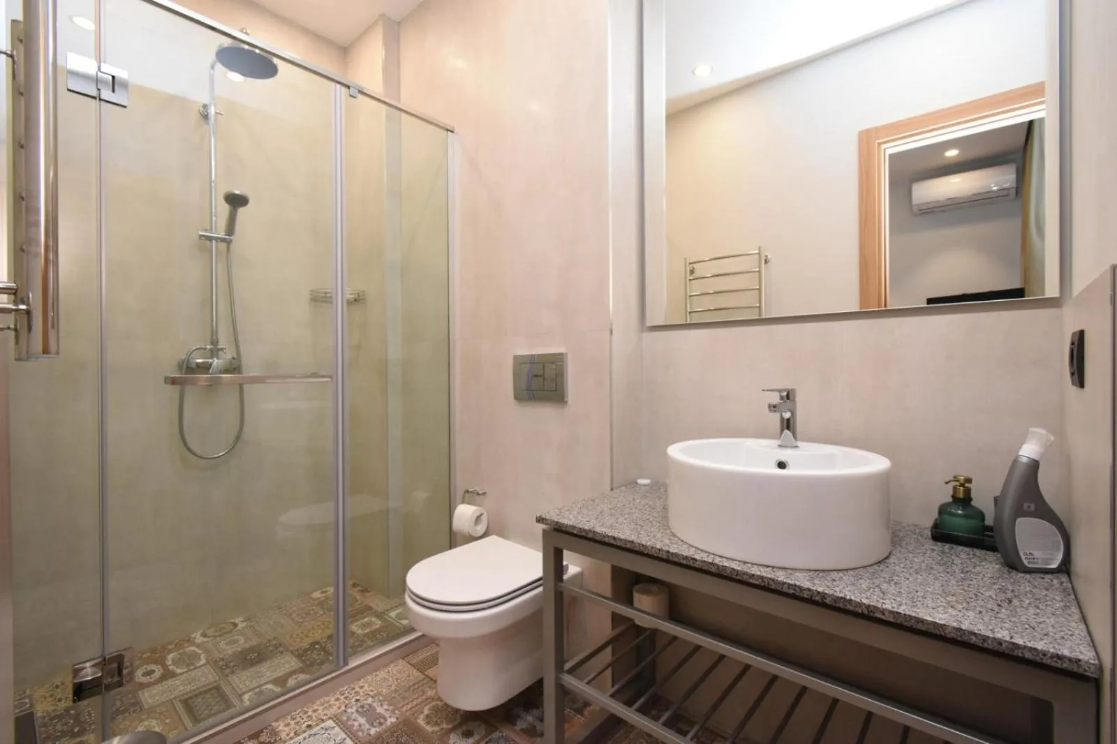 Shower in Andor Hotel