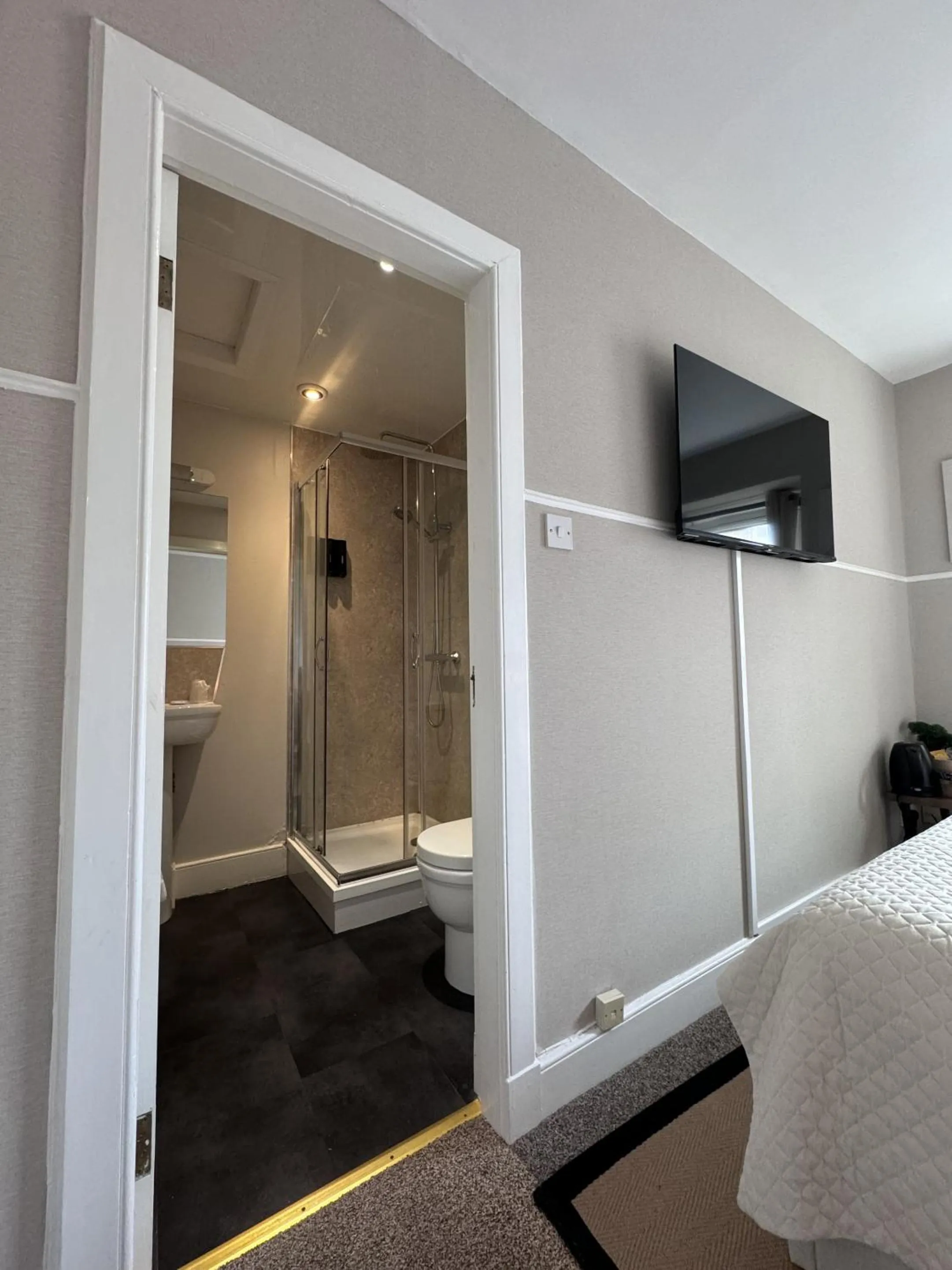 Bedroom, Bed in The Glendevon Hotel