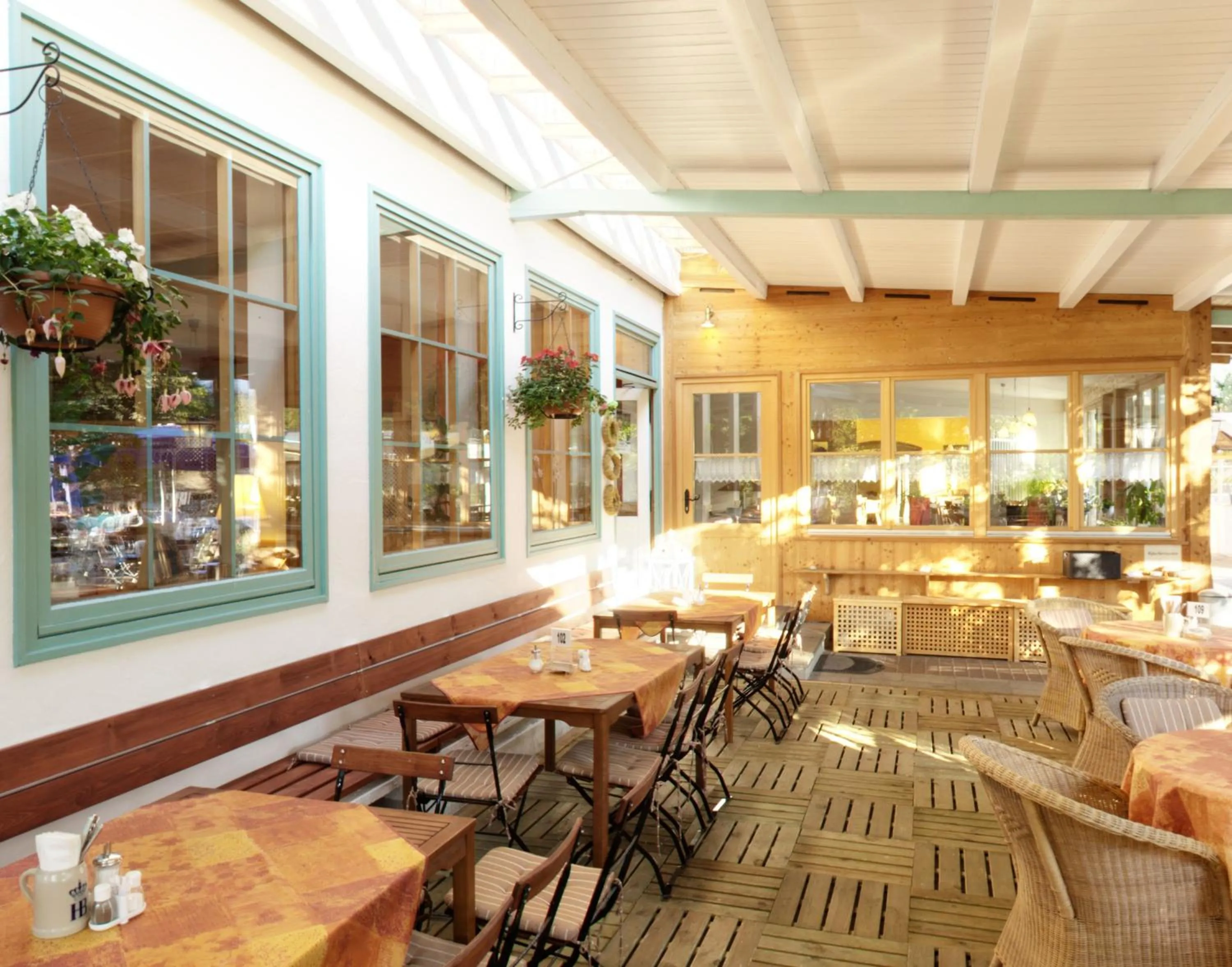 Restaurant/places to eat in Outdoorhotel Jäger Von Fall