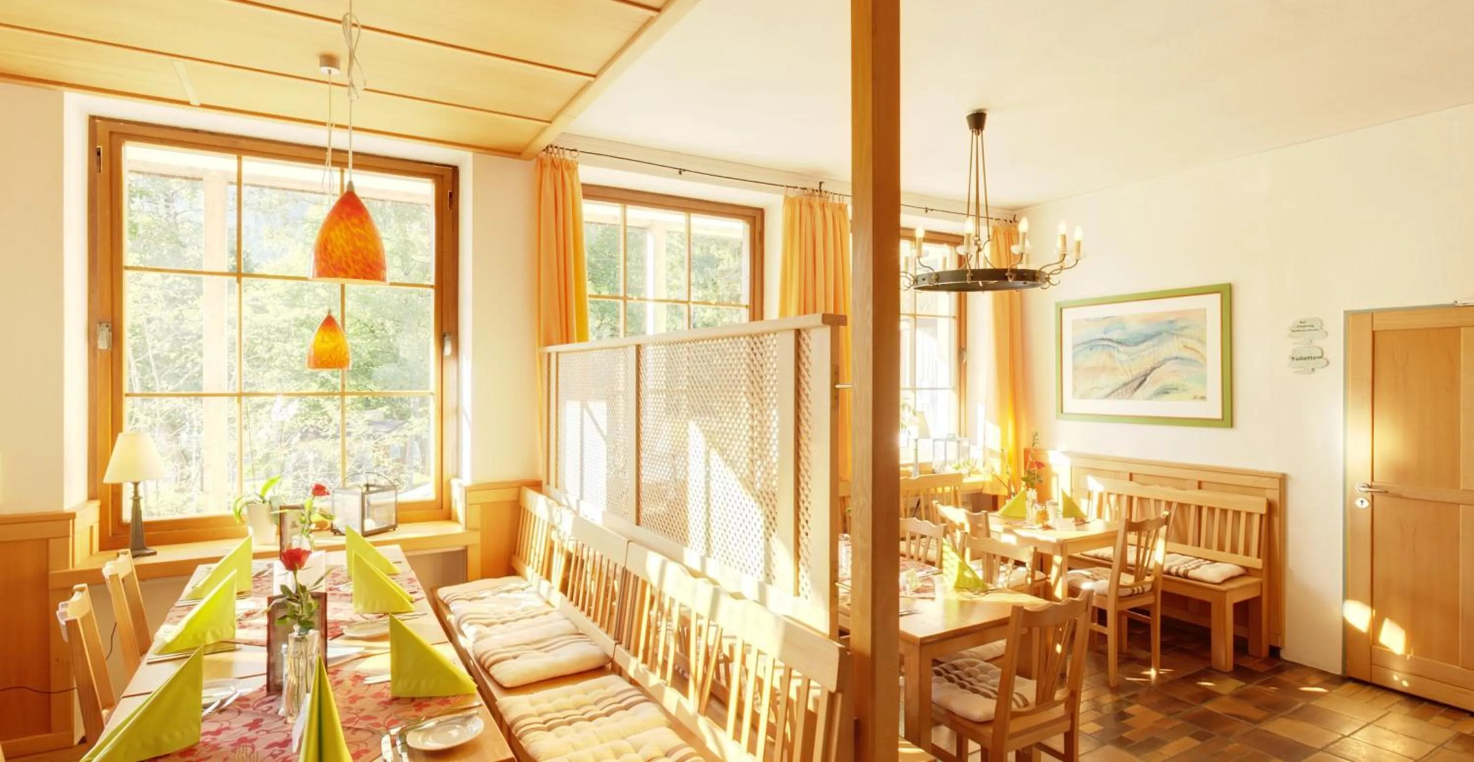 Restaurant/places to eat in Outdoorhotel Jäger Von Fall