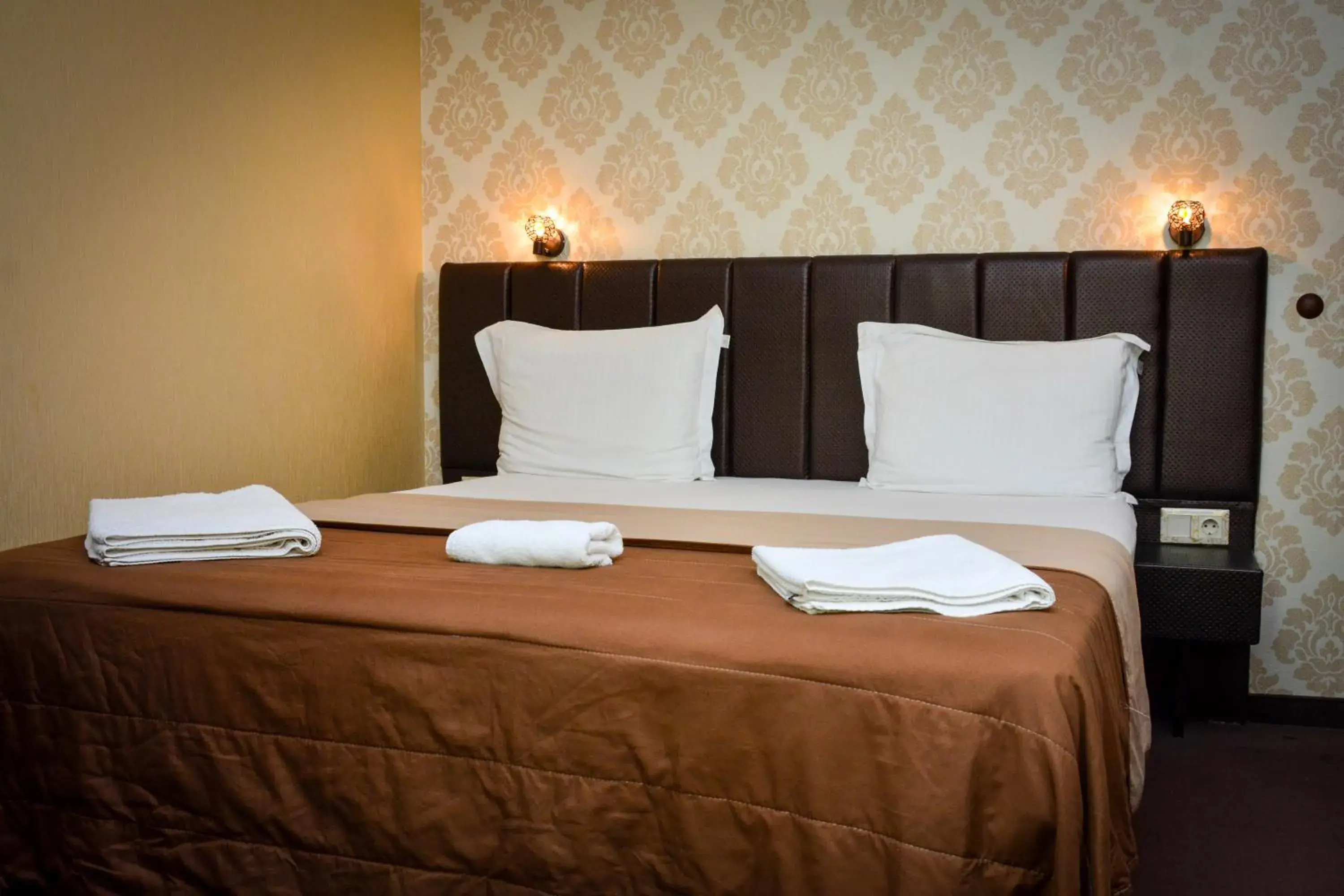 Double Room with Balcony in Guest house VRAZHDEBNA Double Room with Balcony in Guest house VRAZHDEBNA