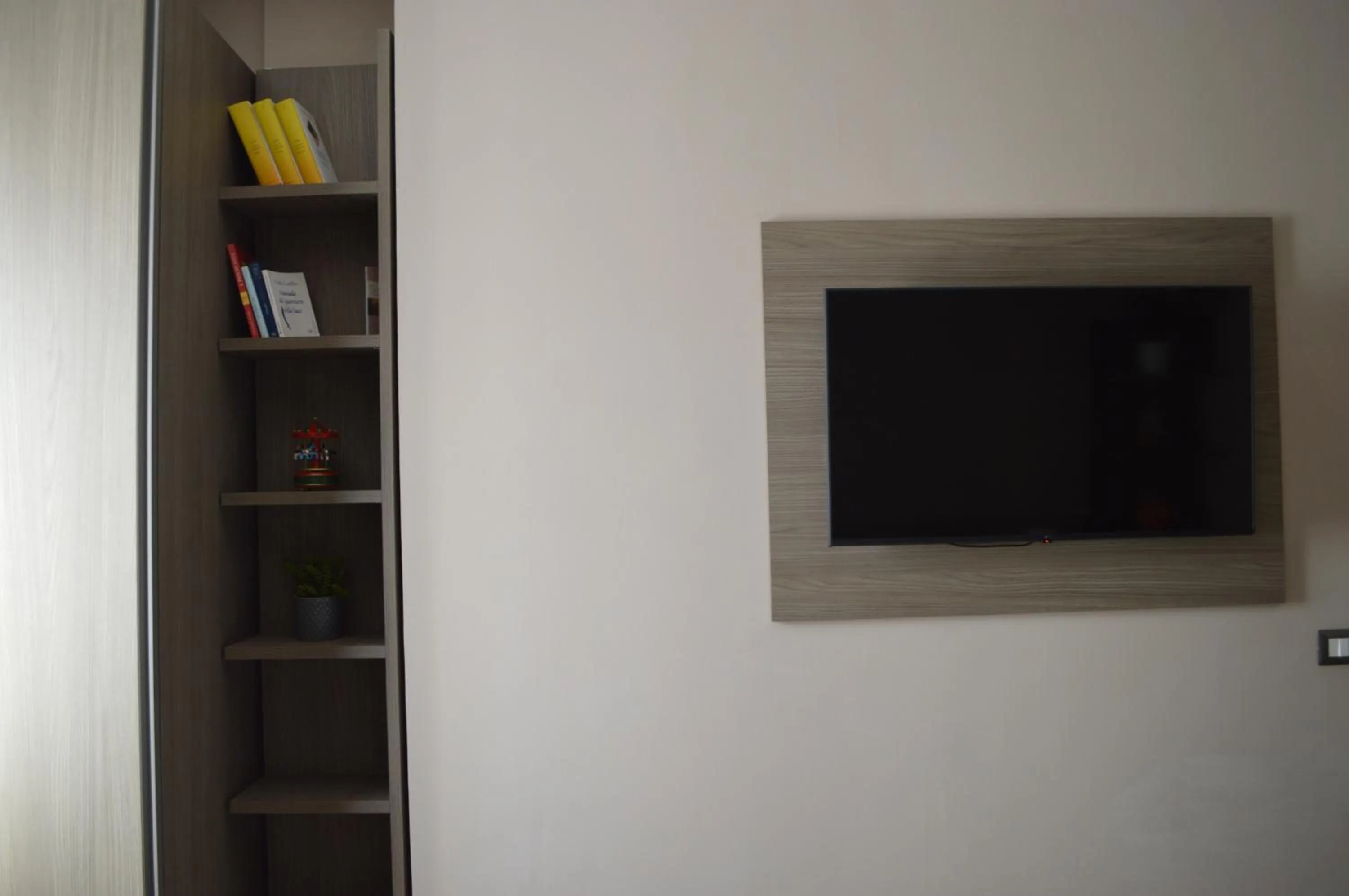 TV and multimedia in Famalu apartments