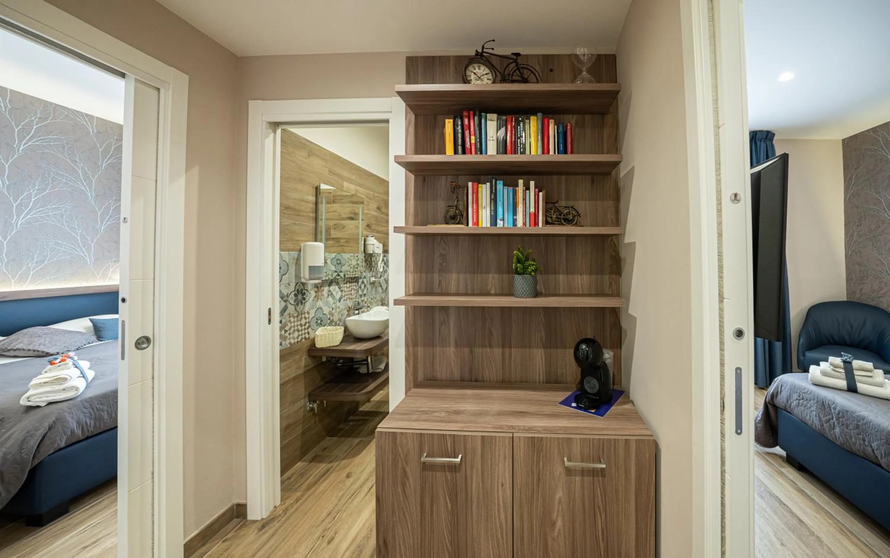 Photo of the whole room, Bed in Famalu apartments