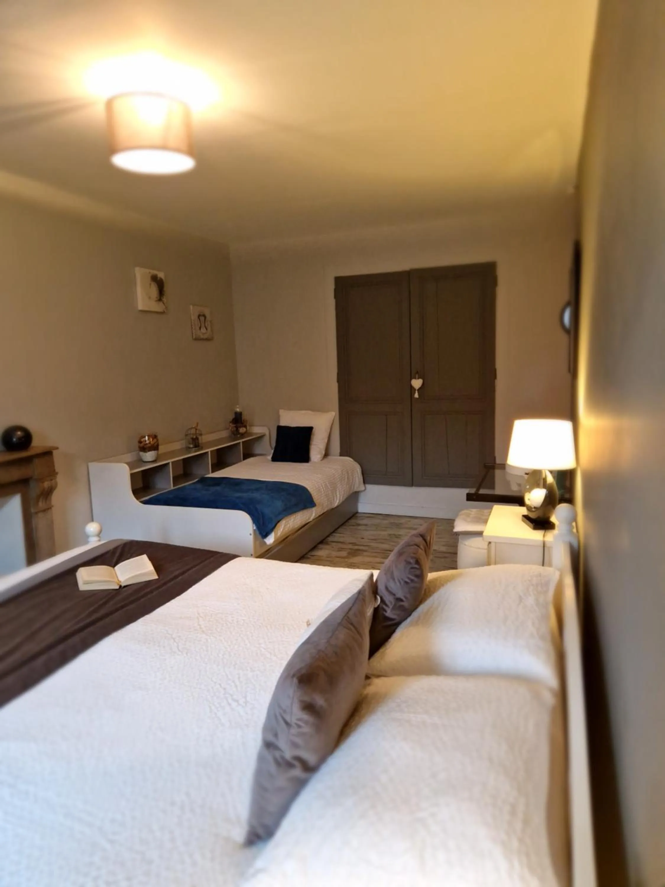 Photo of the whole room, Bed in Chambres d'hôtes Une autre maison