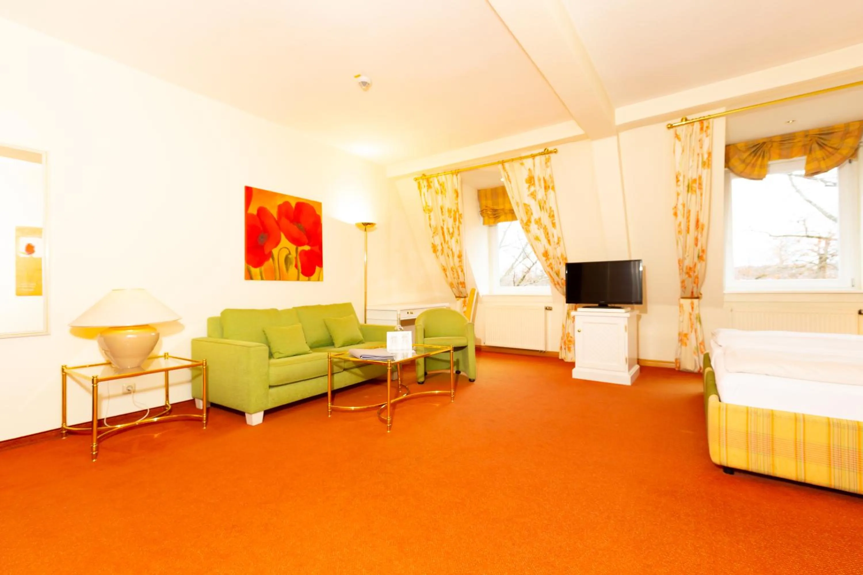 Living room, Bed in Parkhotel Traunstein