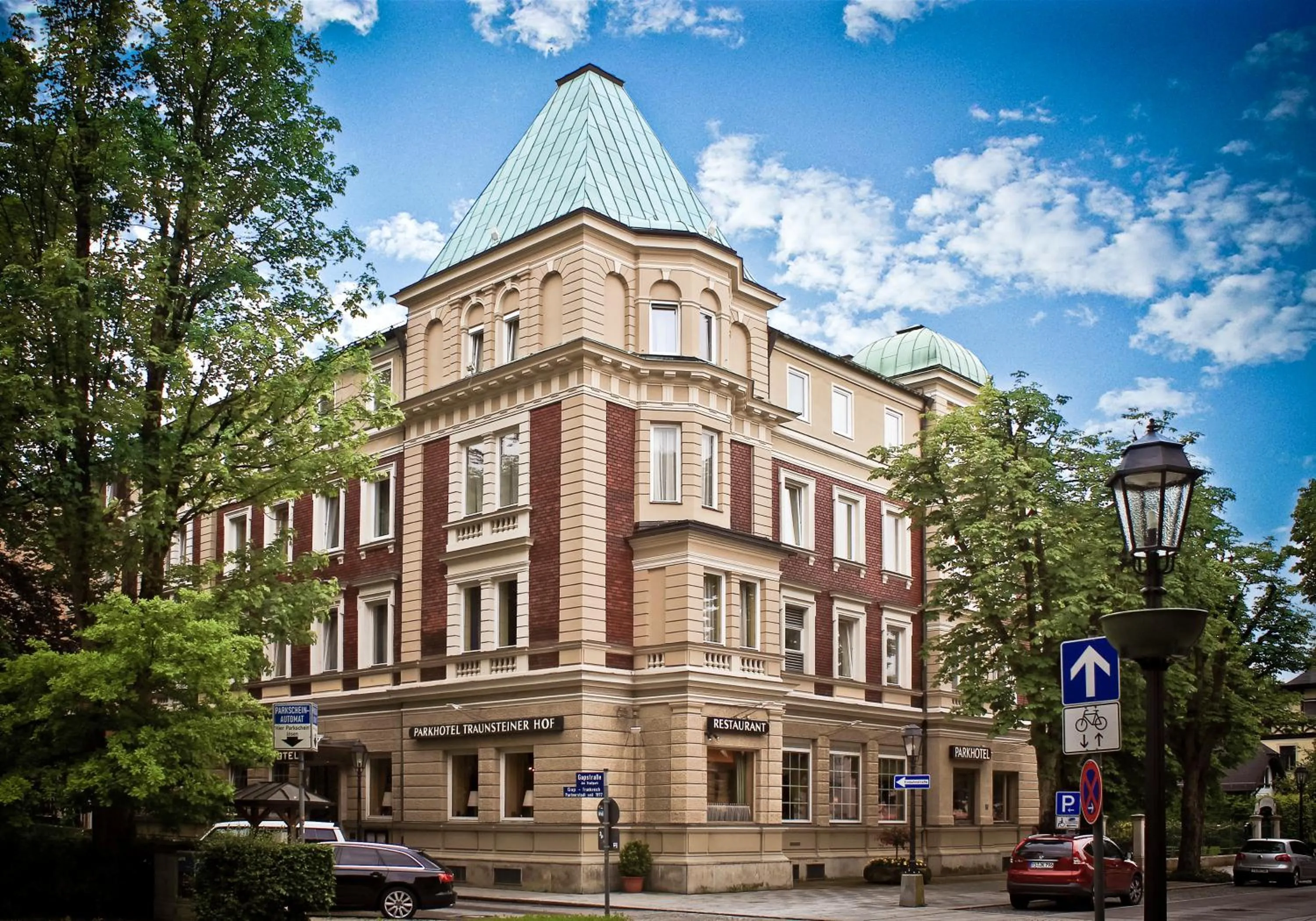 Facade/entrance in Parkhotel Traunstein