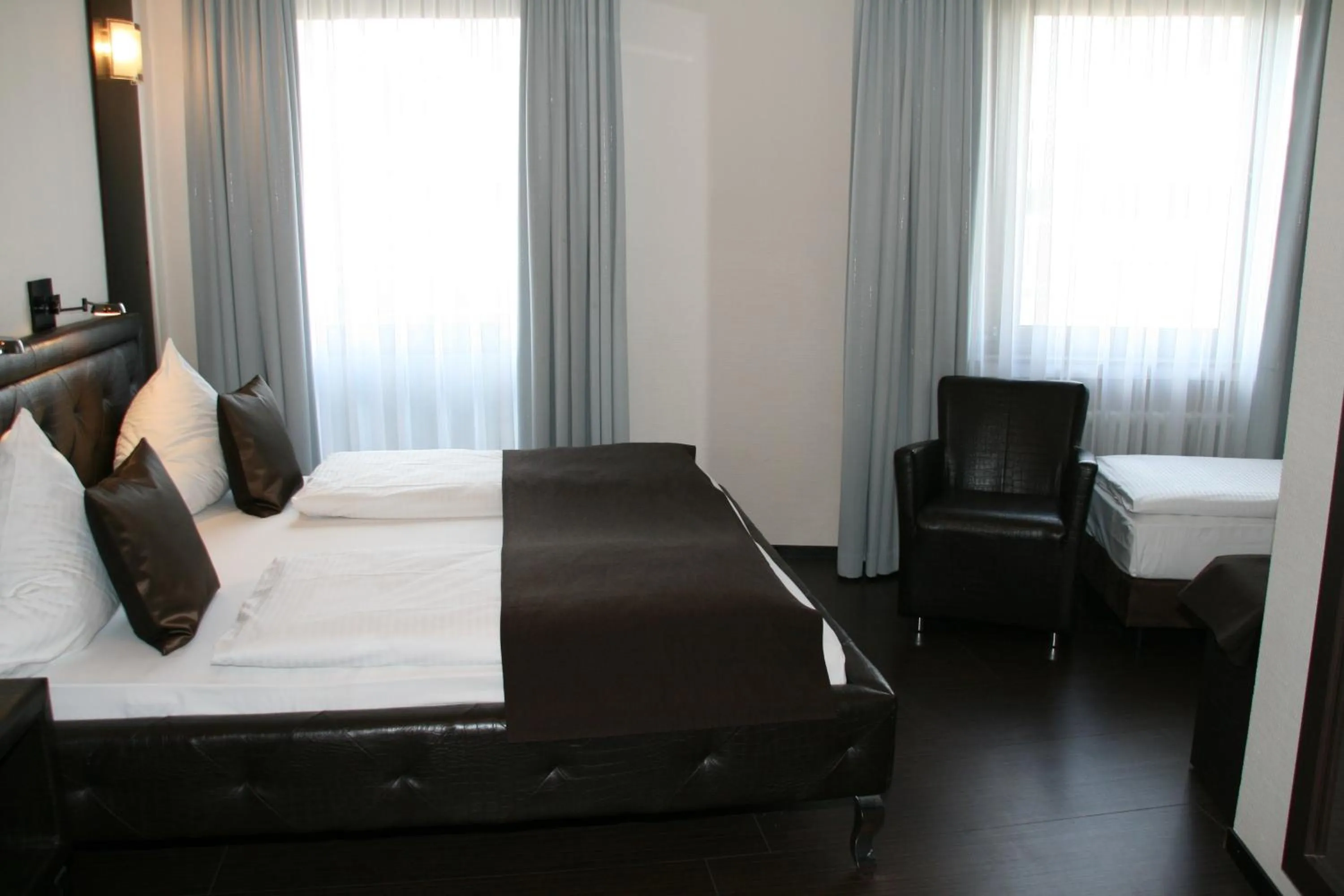 Photo of the whole room, Bed in Mauritius Komfort Hotel in der Altstadt