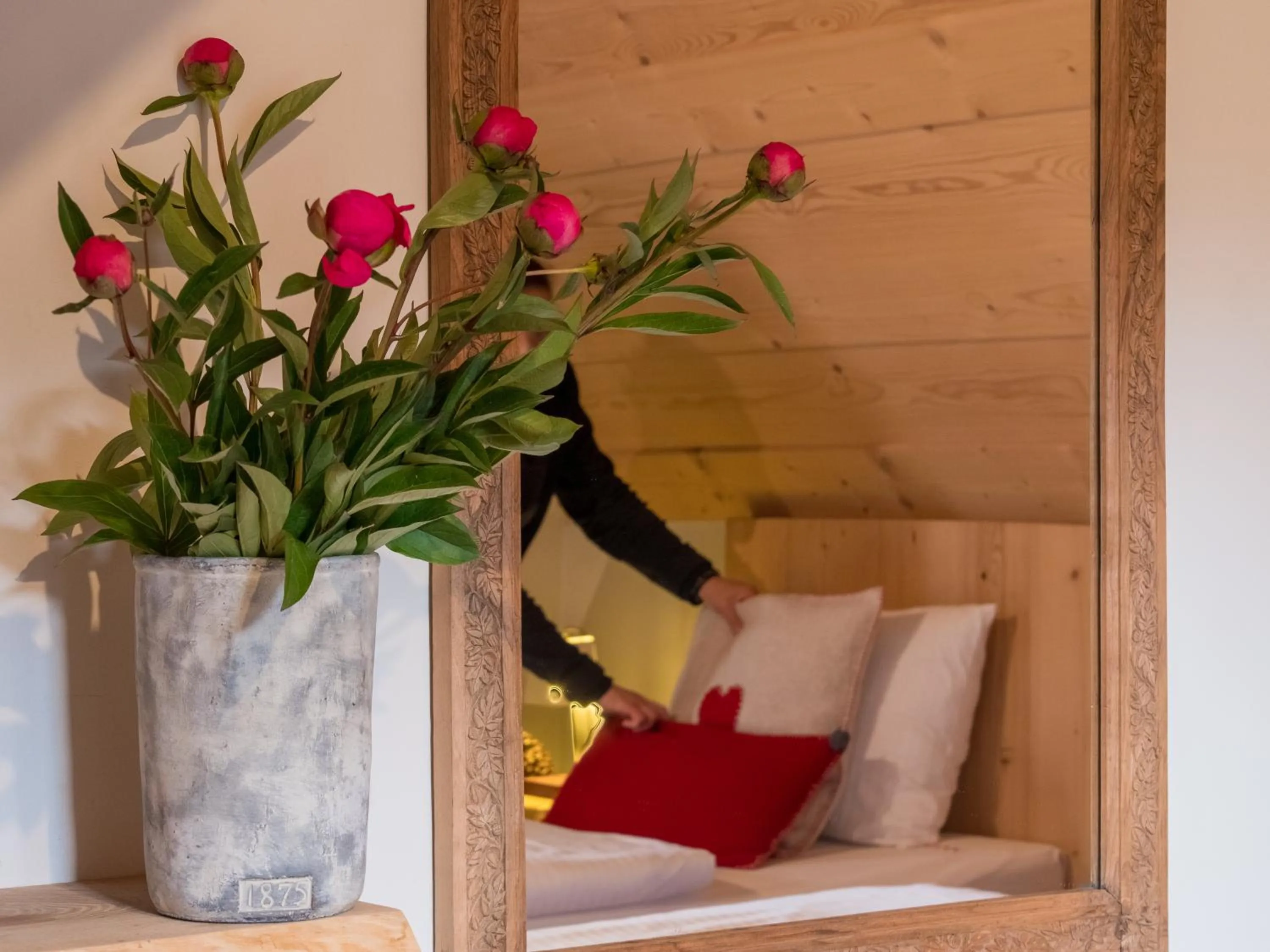 Decorative detail in Willa Mirwa