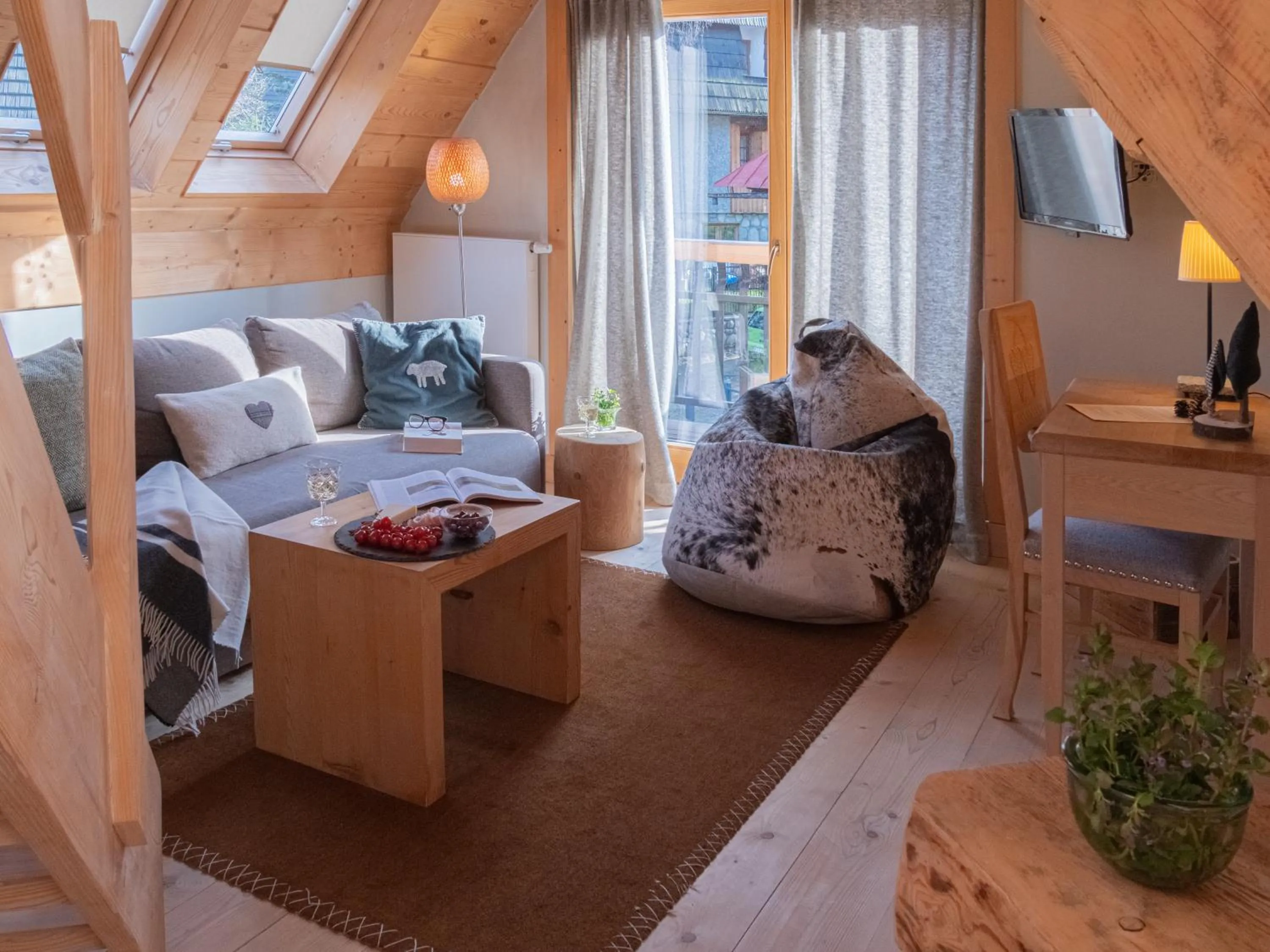 Seating area in Willa Mirwa