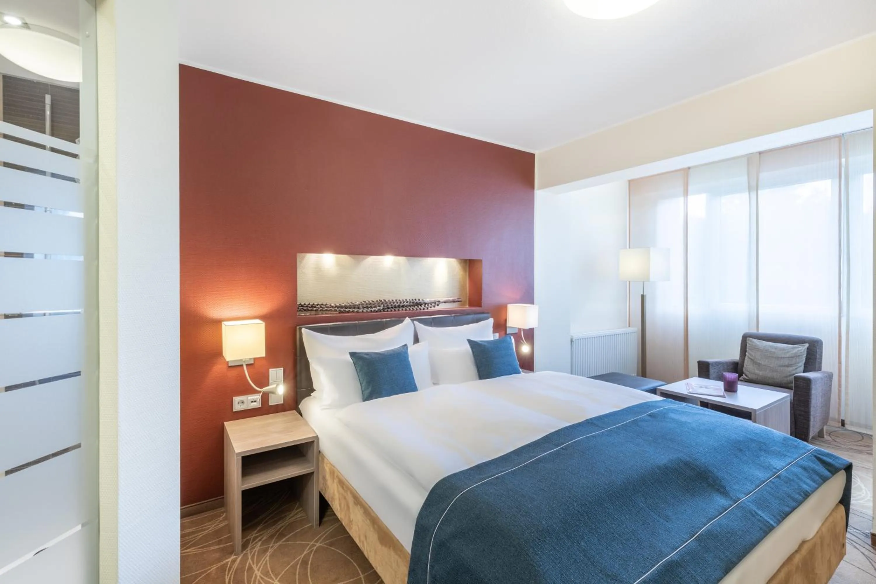 Photo of the whole room, Bed in Hotel Elisenhof Mönchengladbach