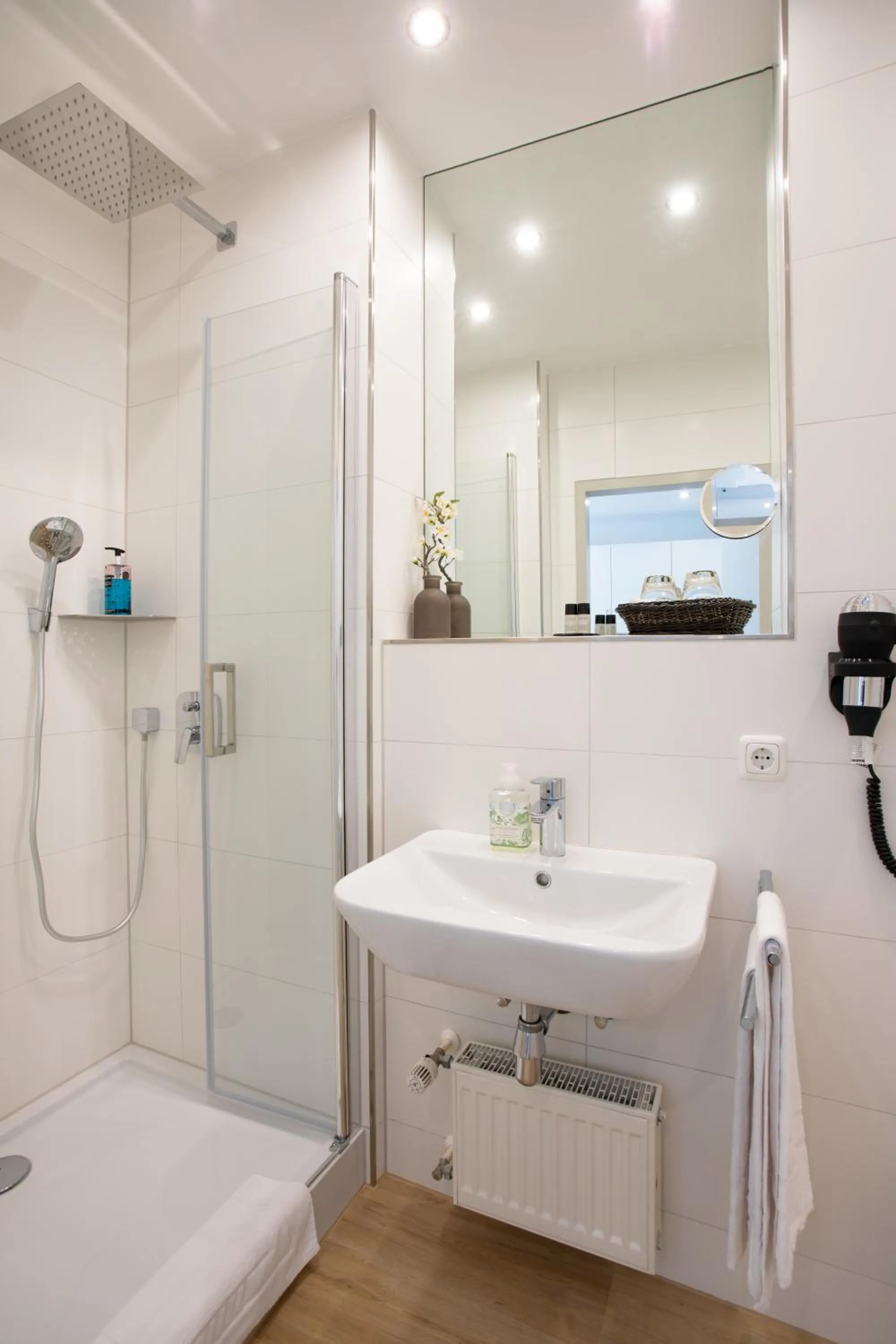 Shower in Boardinghouse Hotel Münchner Hof Pfarrkirchen