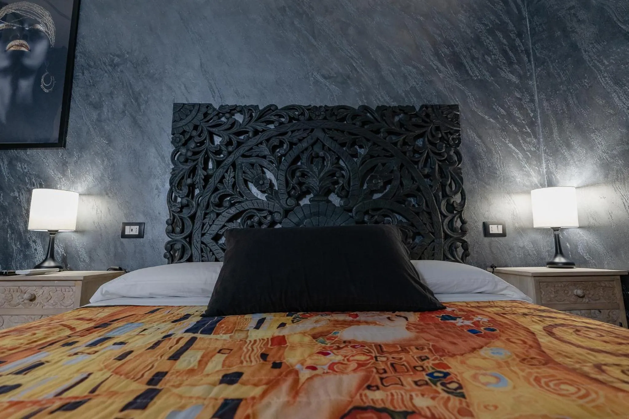 Bed in Le Boutique Luxury Rooms diffused in Historic Center