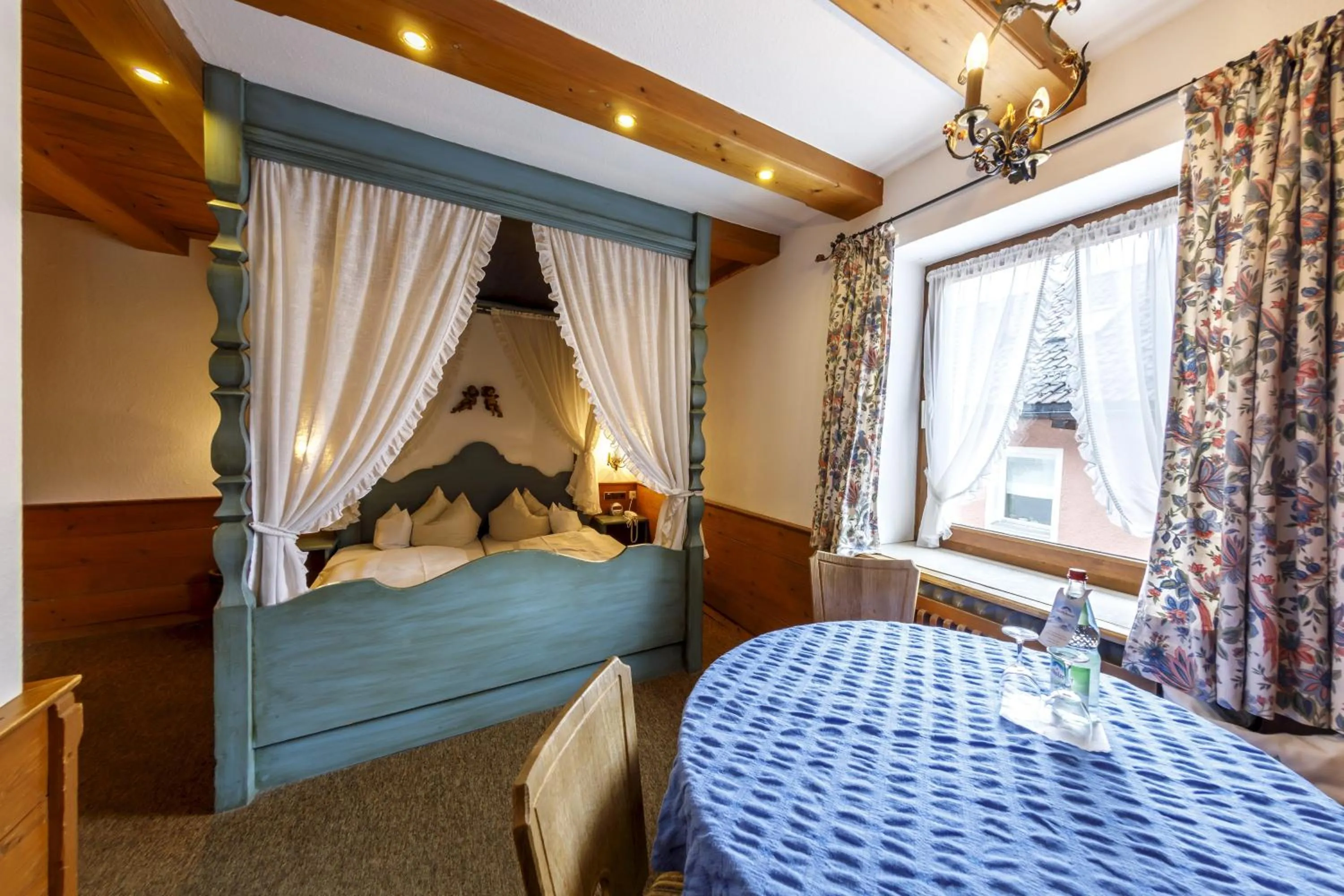 Bedroom, Bed in Hotel & Gasthof Fraundorfer