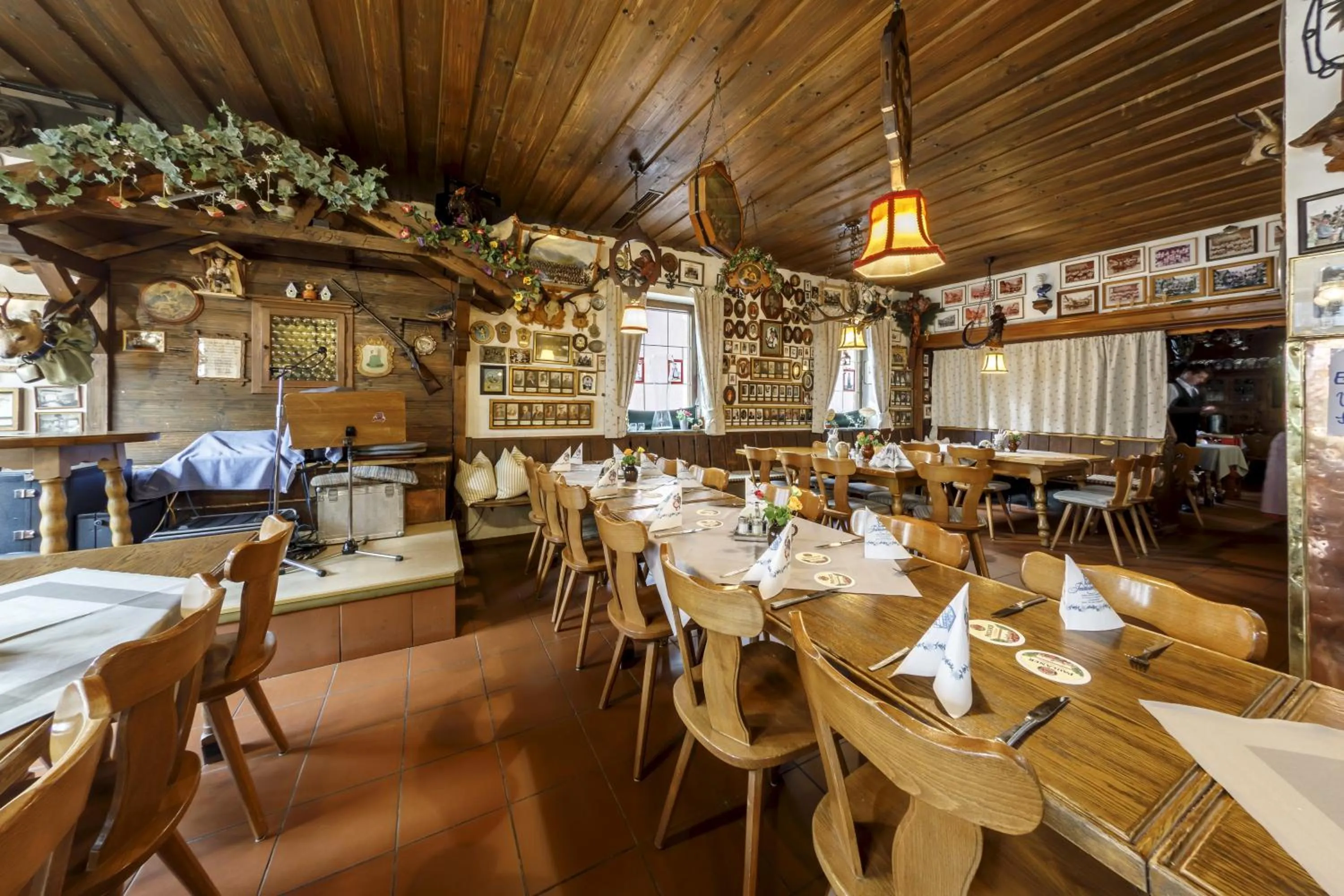 Restaurant/places to eat in Hotel & Gasthof Fraundorfer