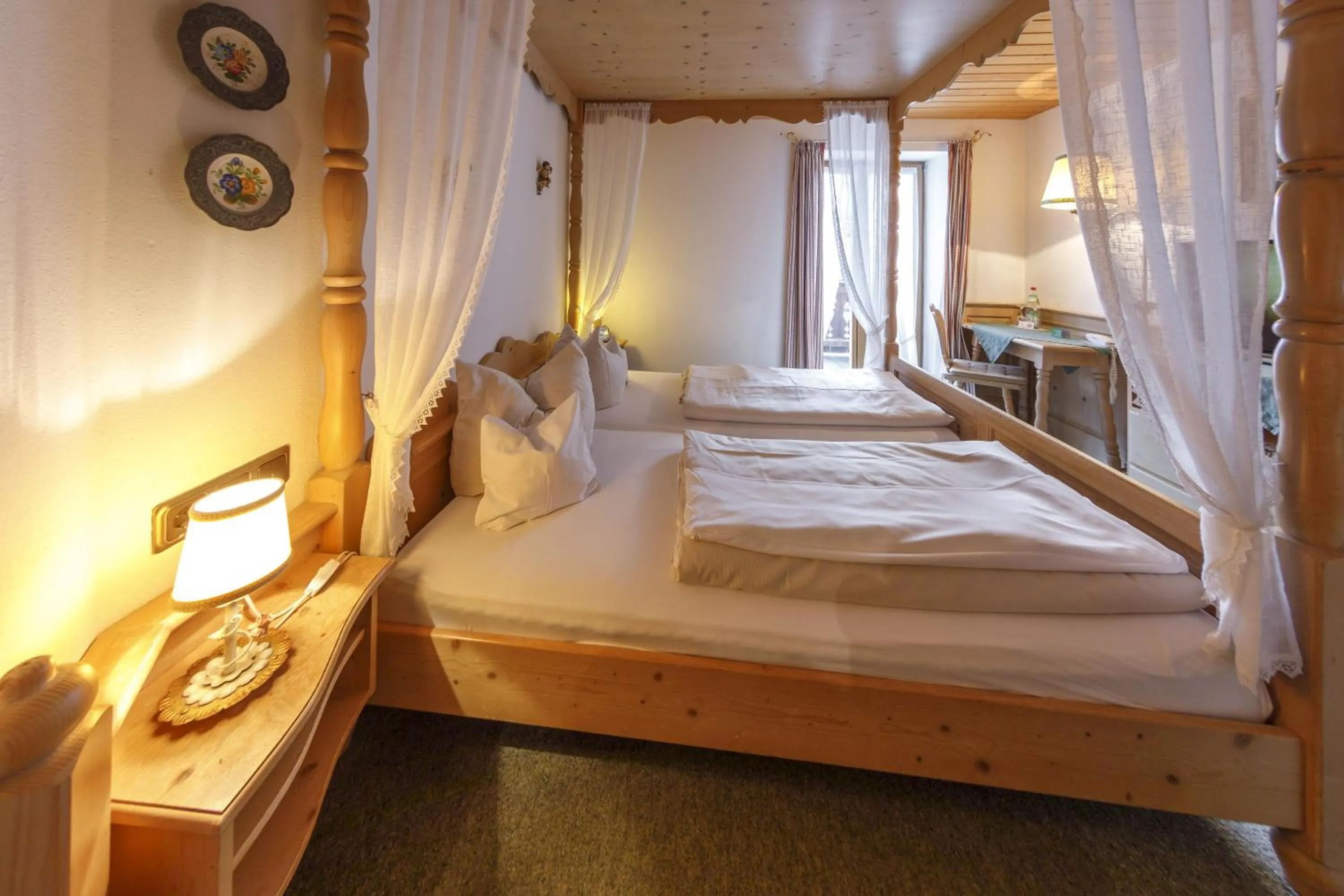 Bedroom, Bed in Hotel & Gasthof Fraundorfer