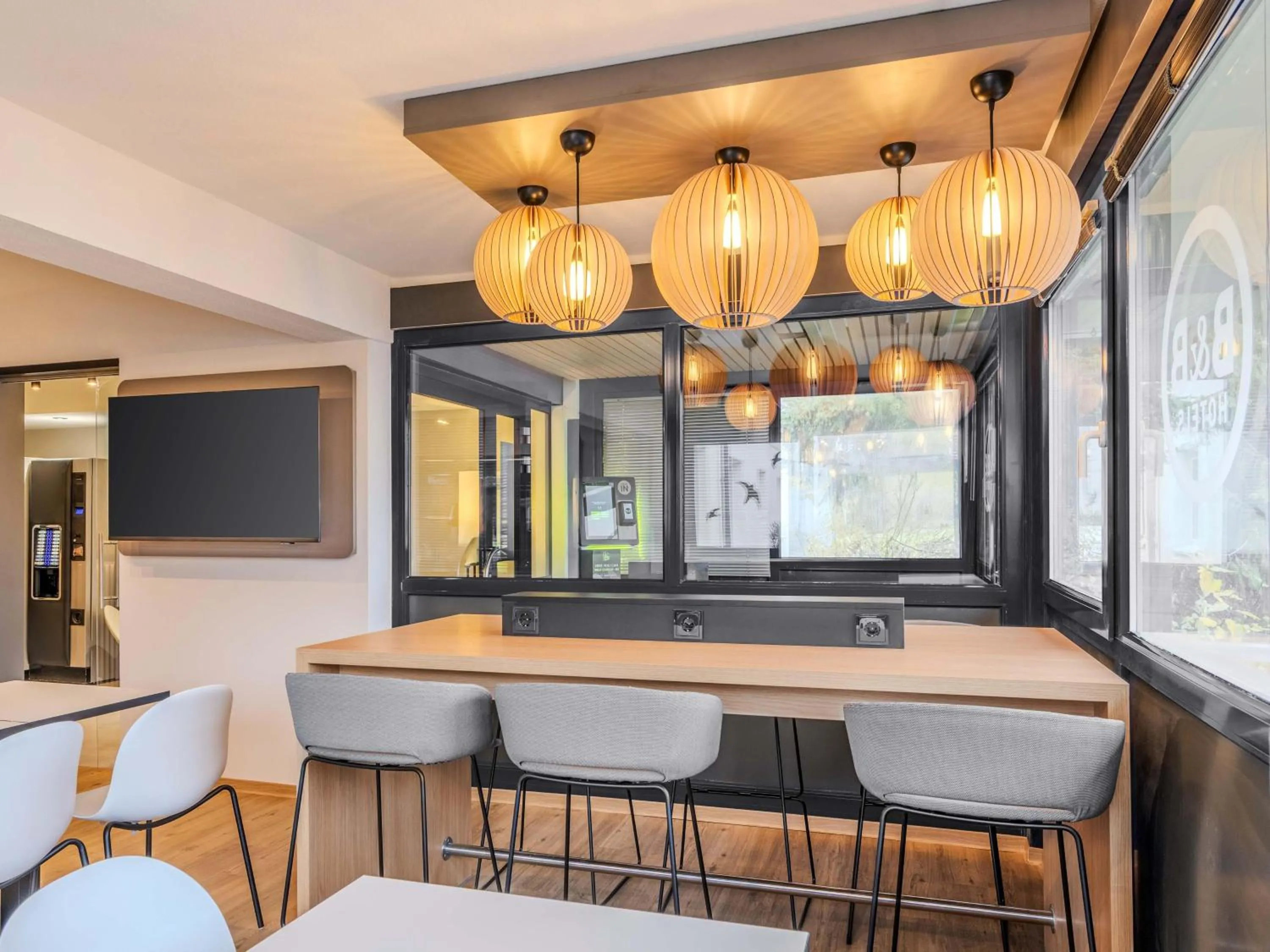 Lobby or reception in B&B HOTEL Ingolstadt-Lenting