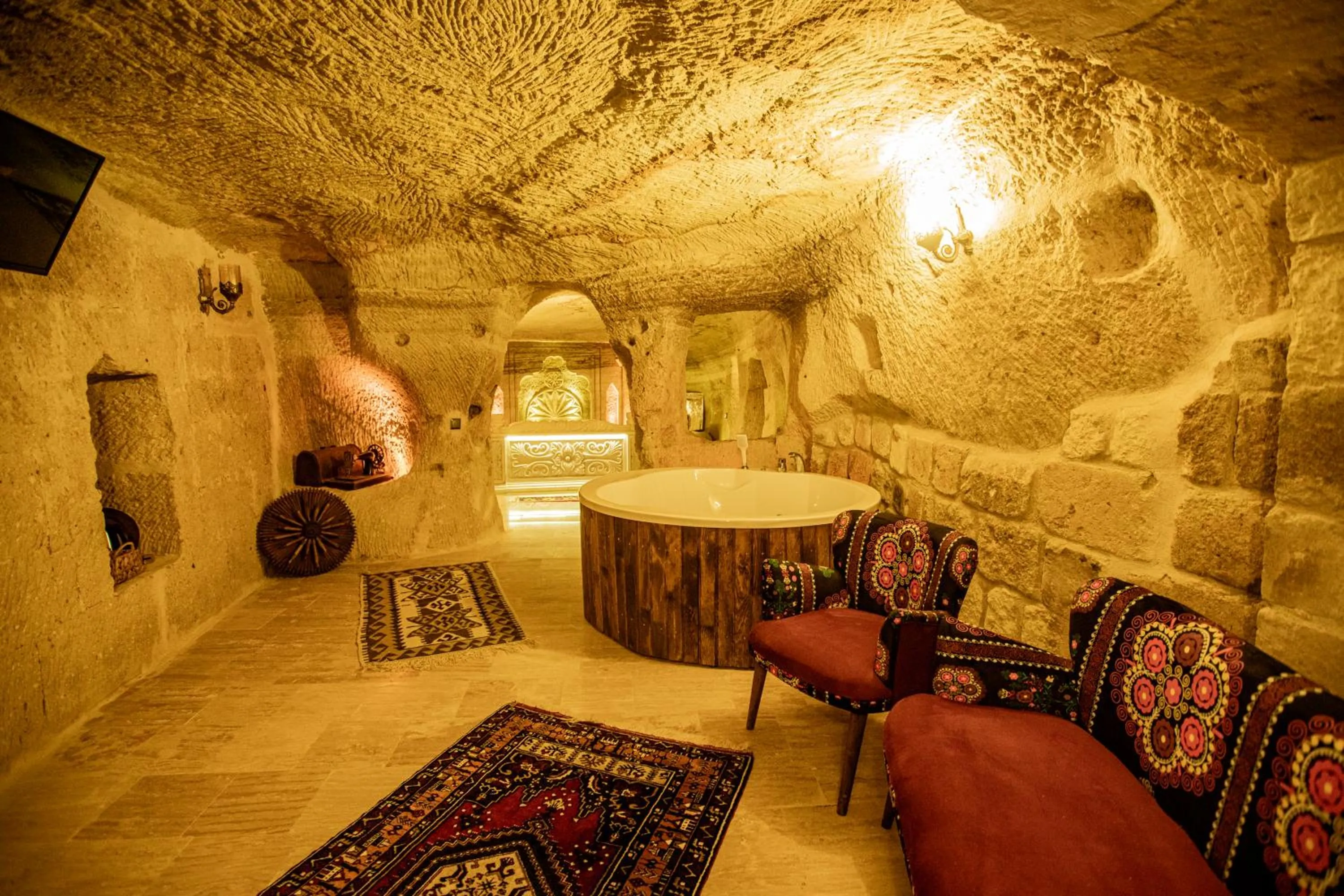 Photo of the whole room in Casia Cave Suites