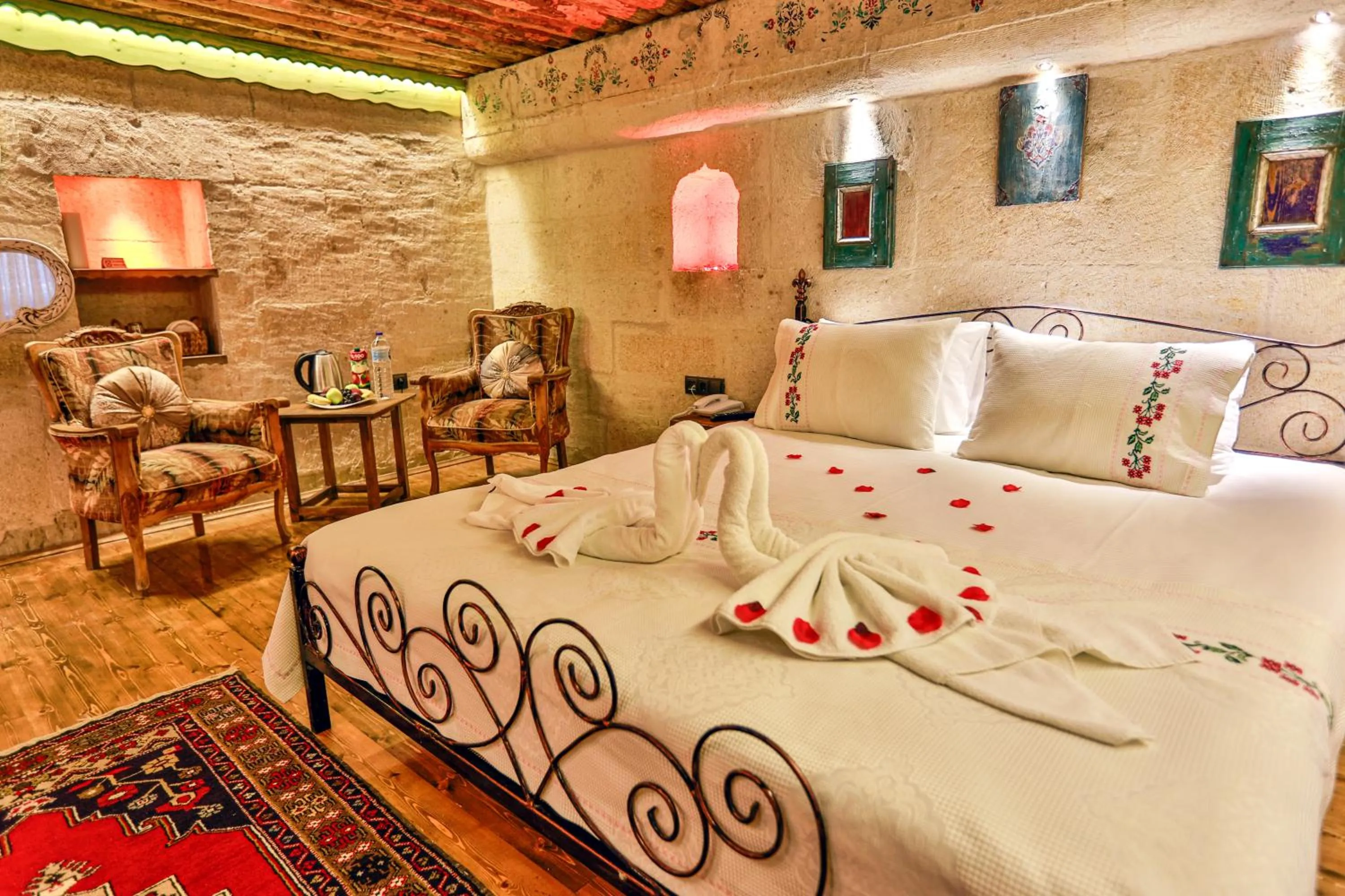 Bed in Casia Cave Suites