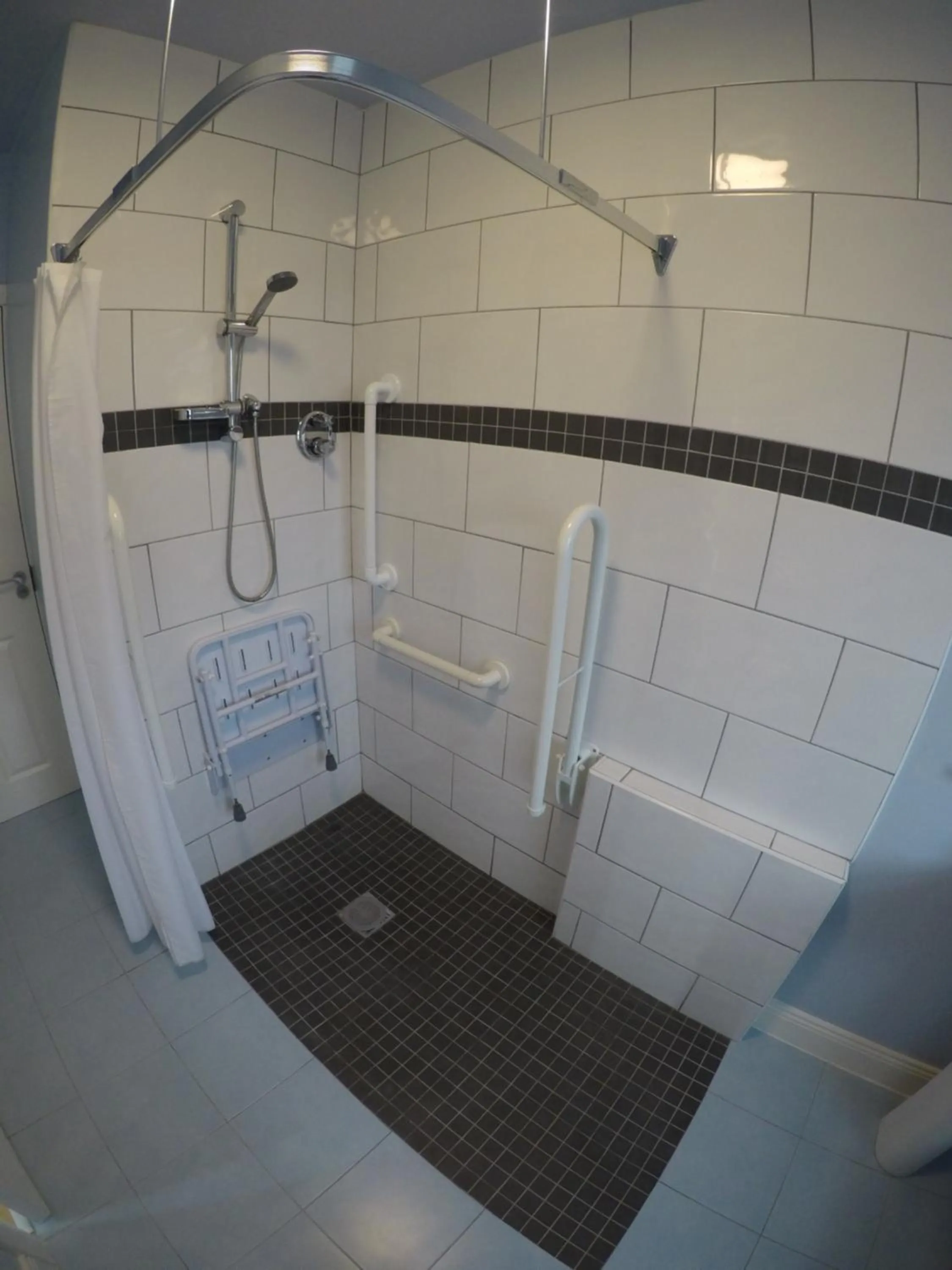 Shower in Seagull Cottage B&B